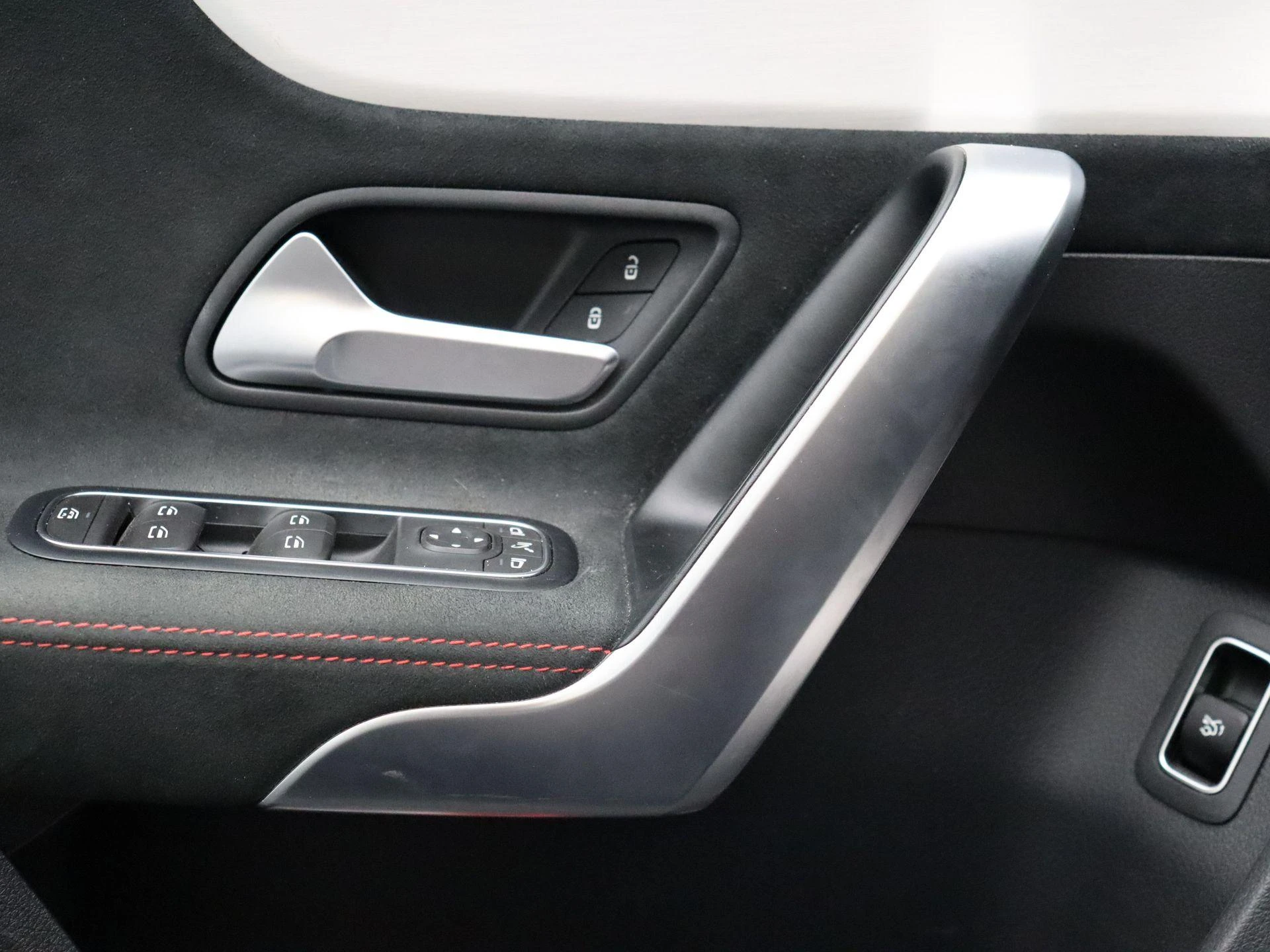 Mercedes-Benz-A-Klasse-image-9