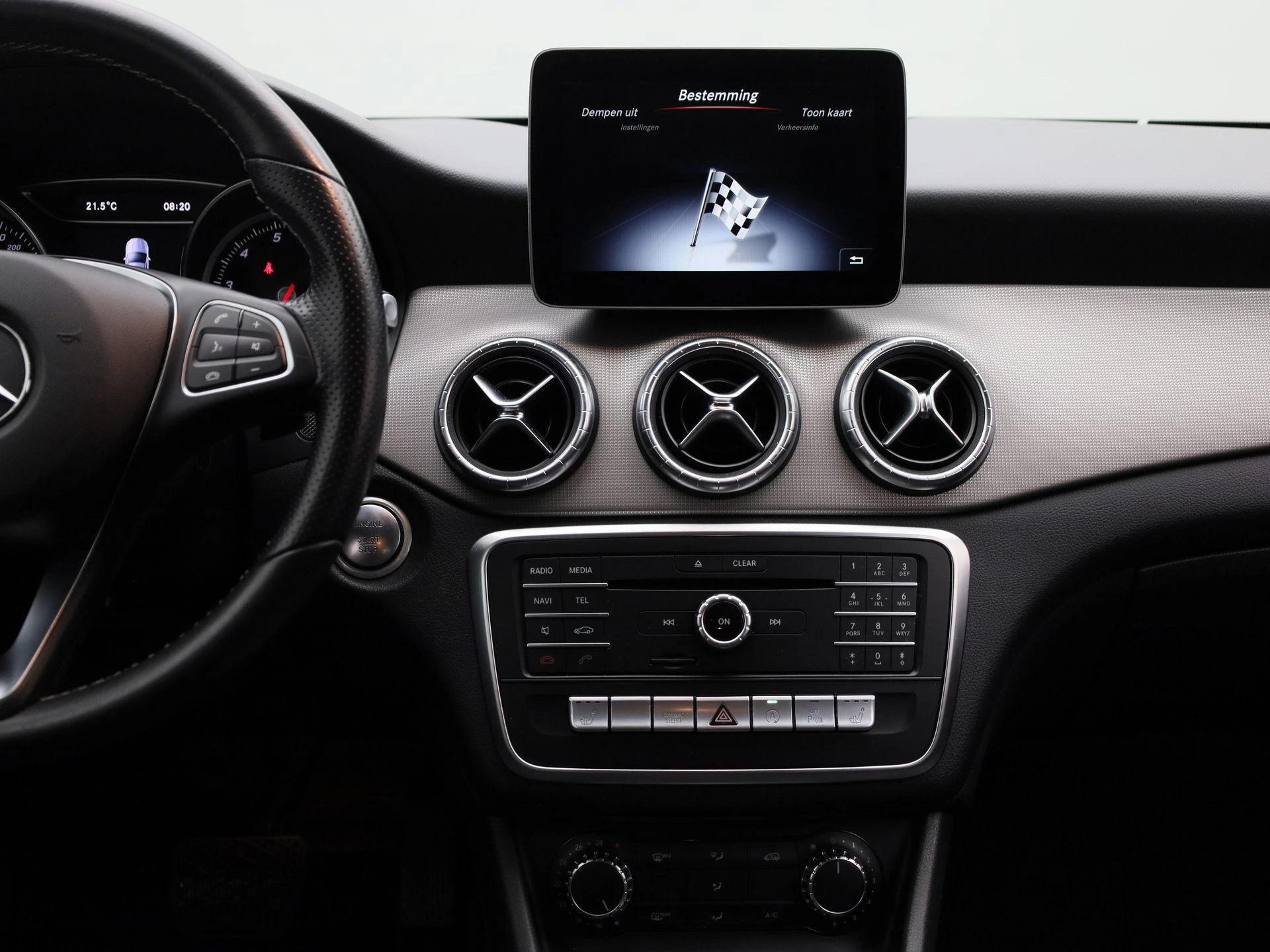 Mercedes-Benz-CLA-image-7