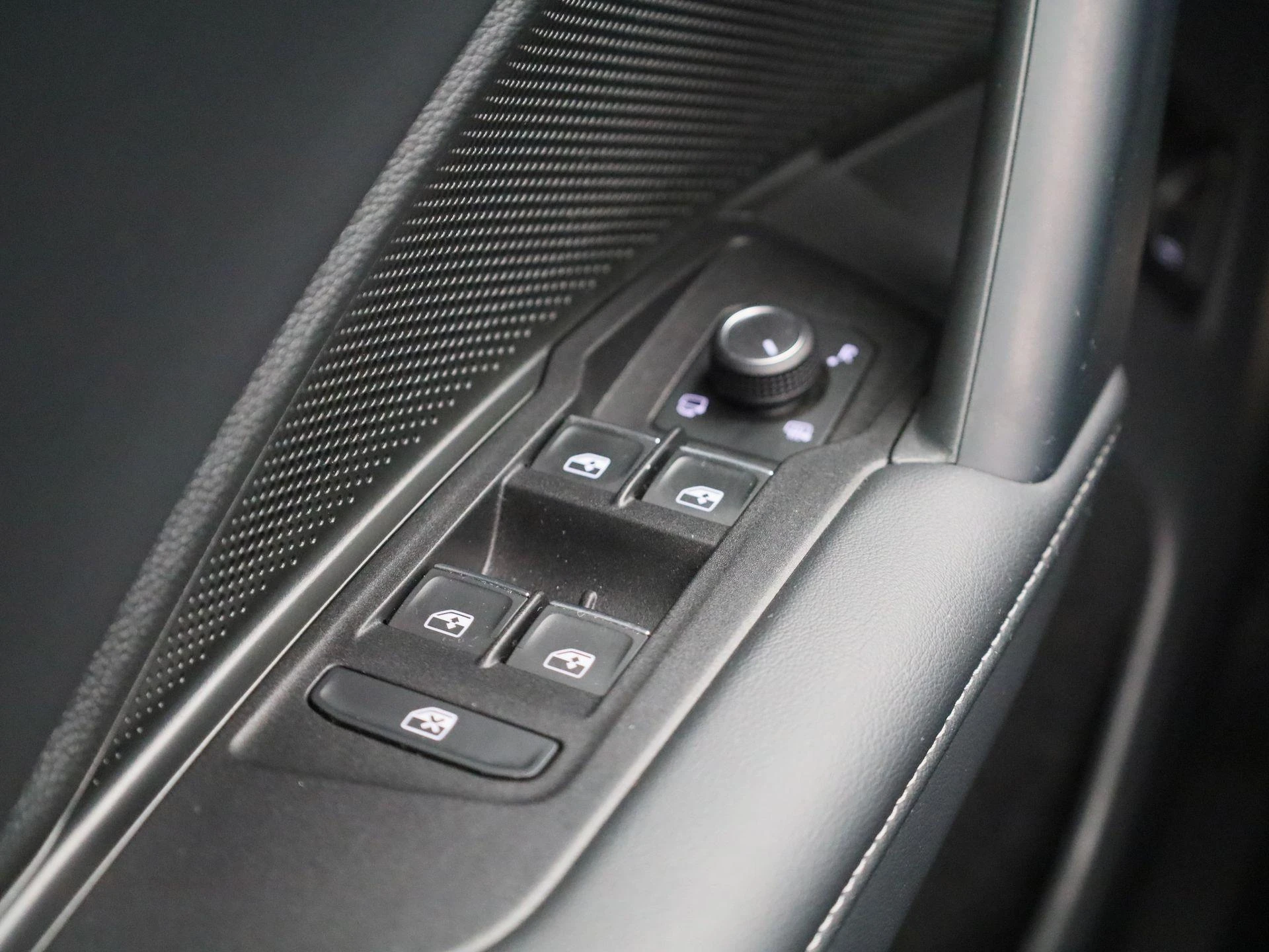 Volkswagen-Tiguan-image-35
