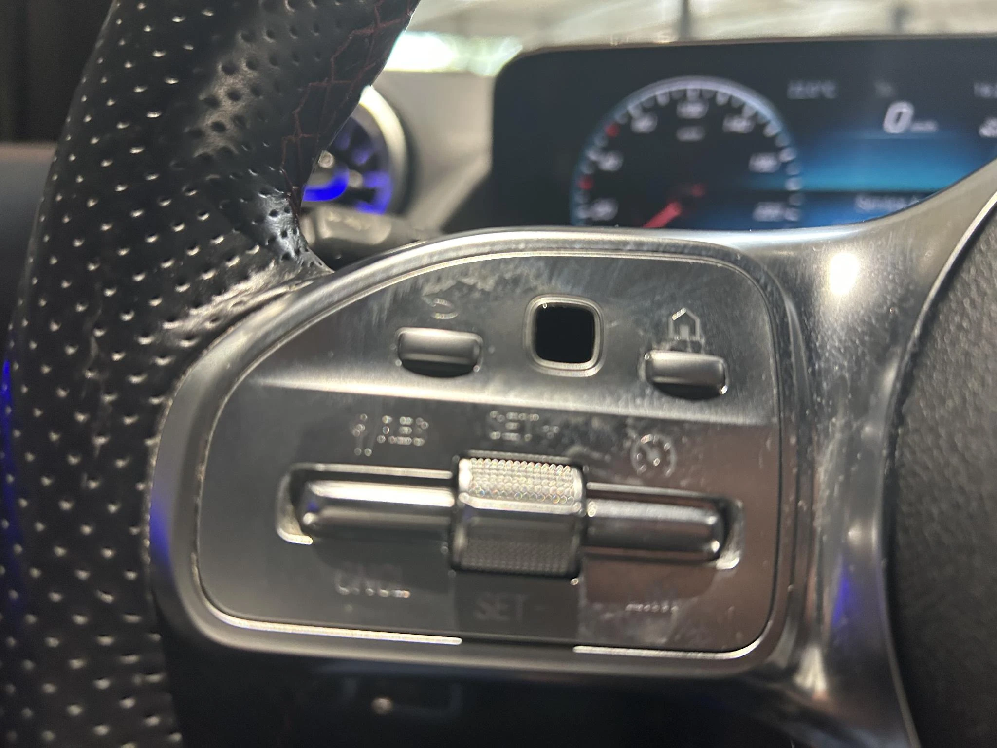 Mercedes-Benz-GLA-image-10