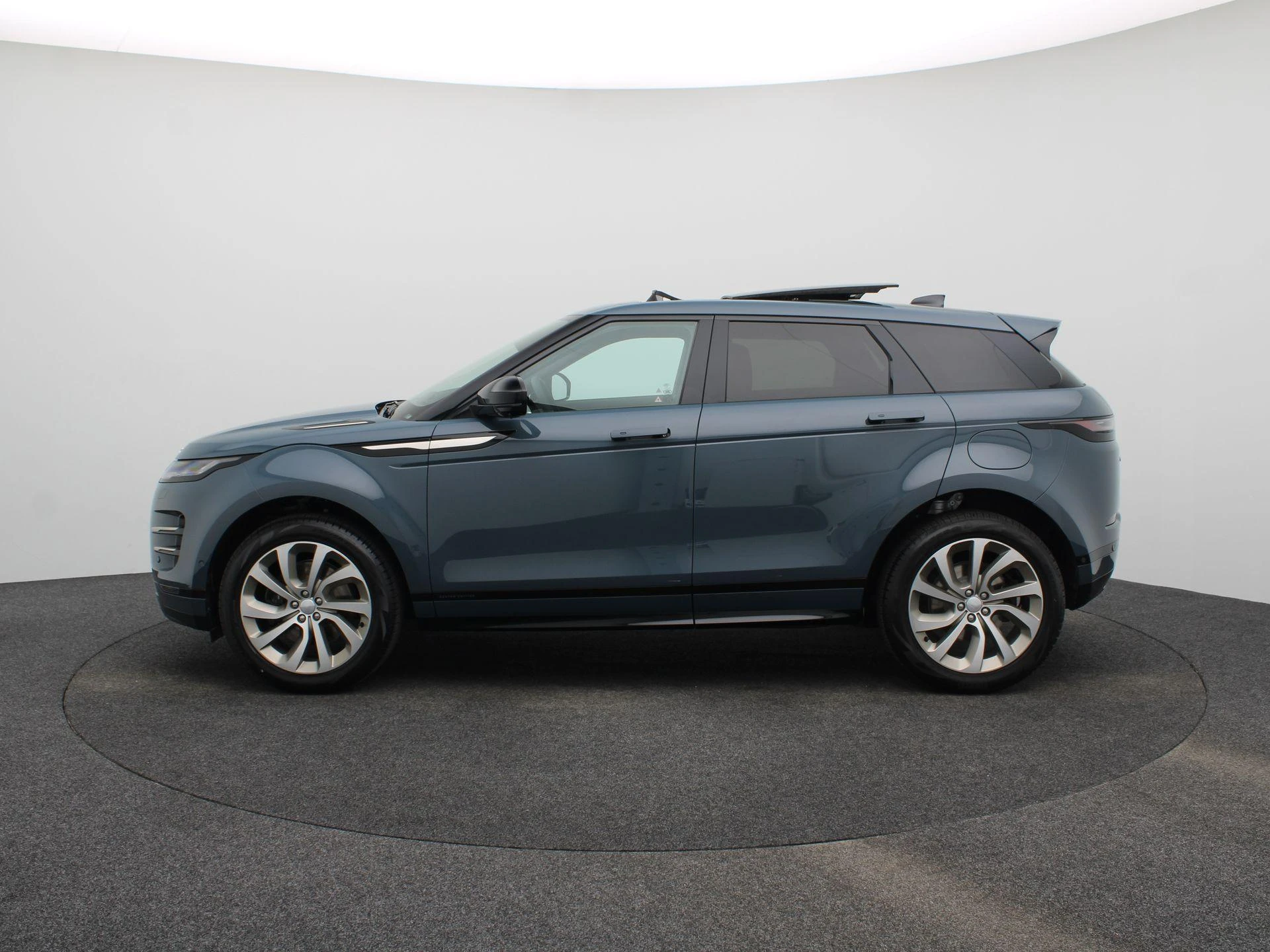Land Rover-Range Rover Evoque-image-3