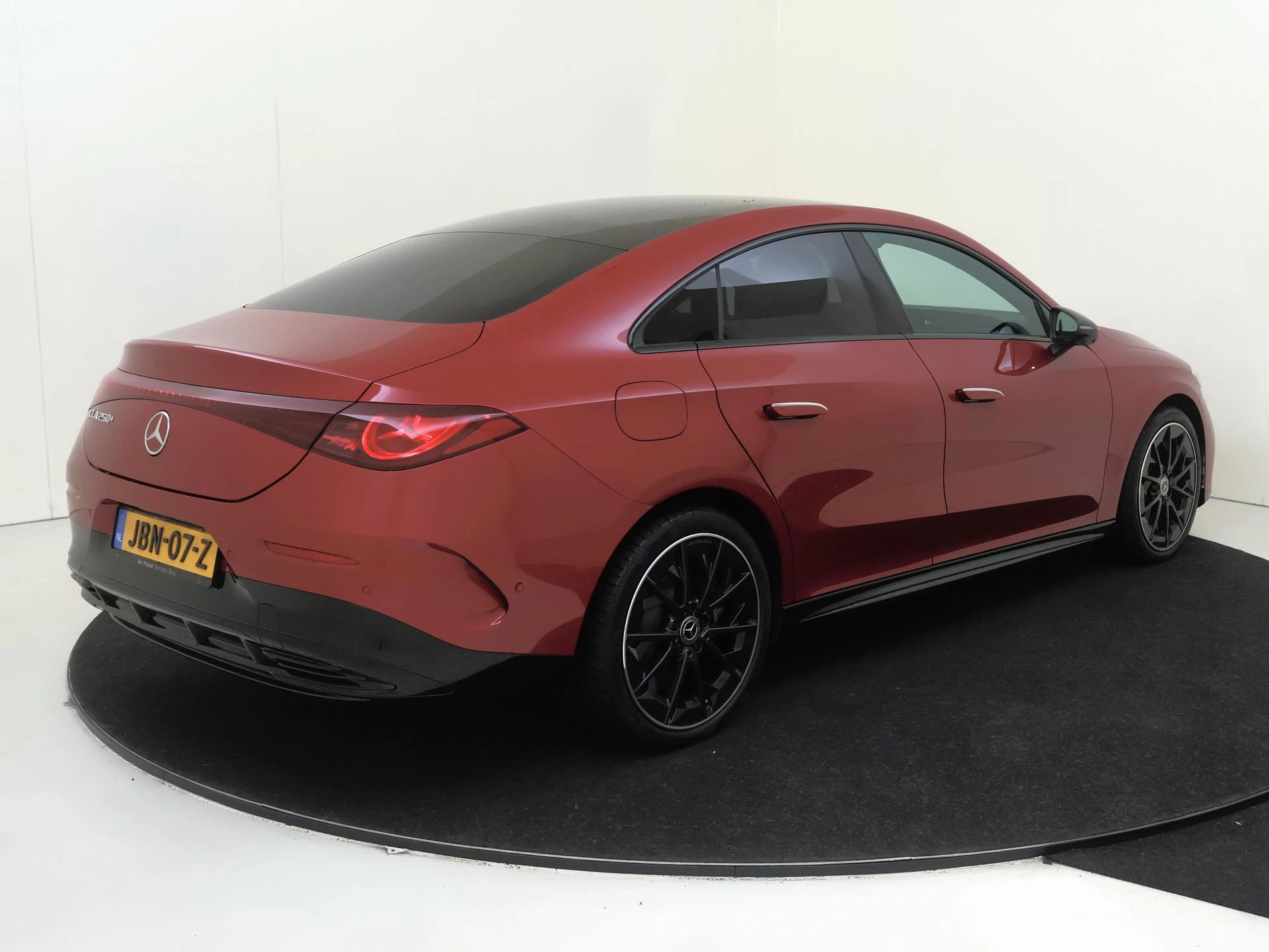 Mercedes-Benz-CLA-image-3