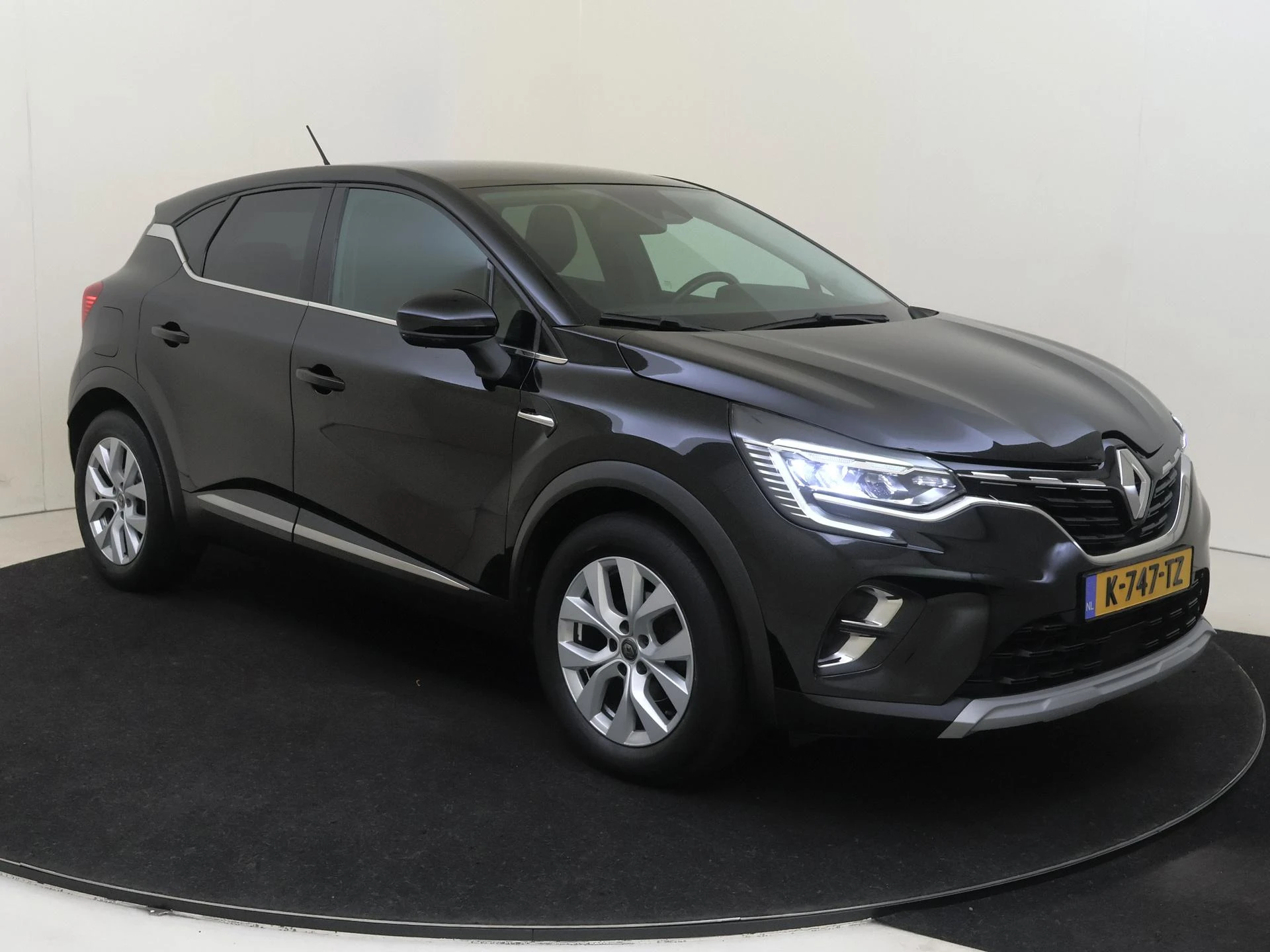Renault-Captur-image-1