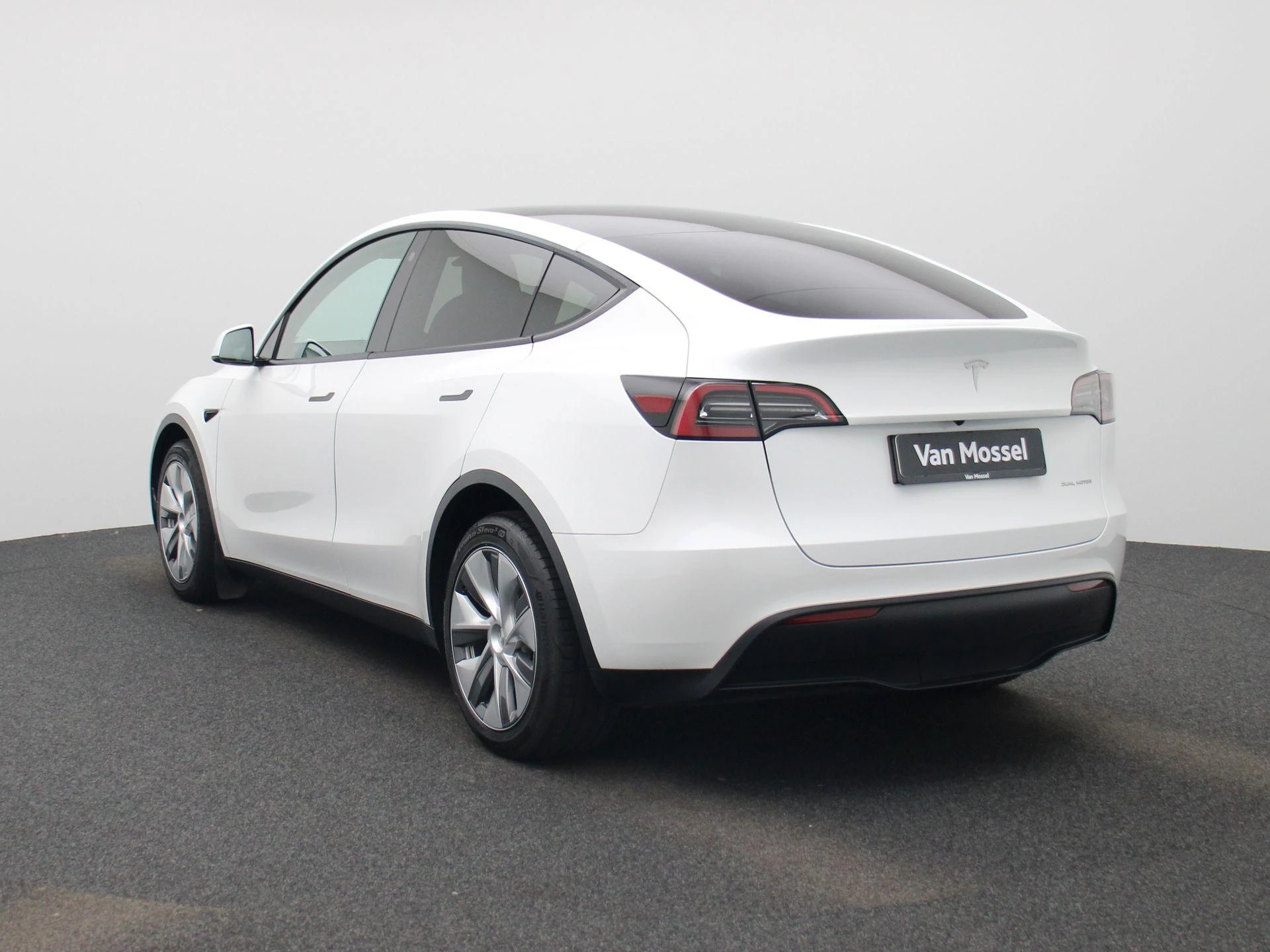 Tesla Model Y Long Range Dual Motor