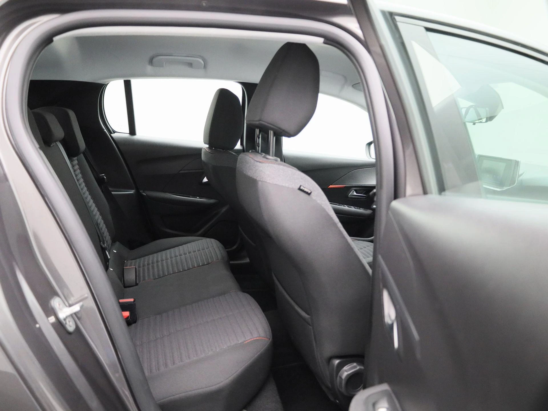 Peugeot-208-image-30
