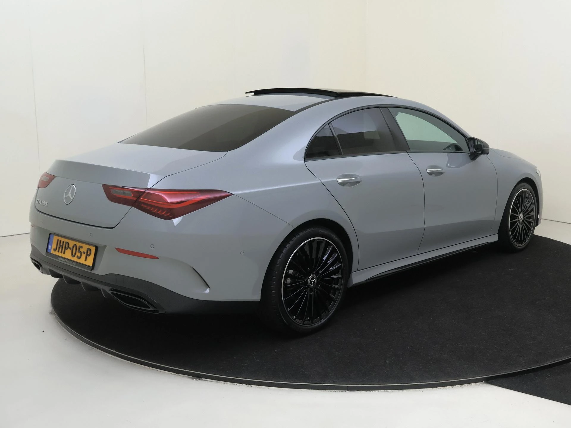 Mercedes-Benz-CLA-image-1