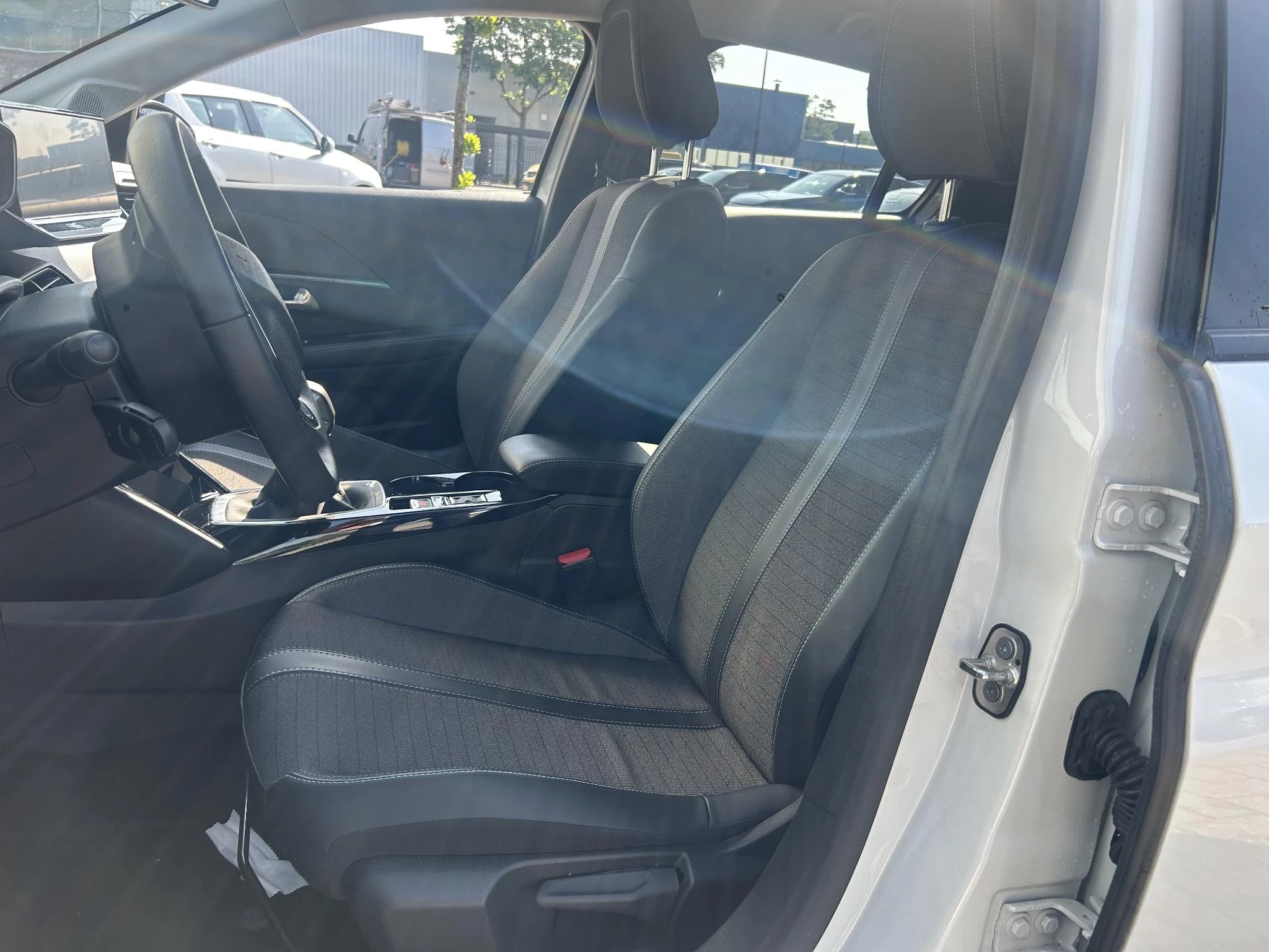 Peugeot-208-image-18