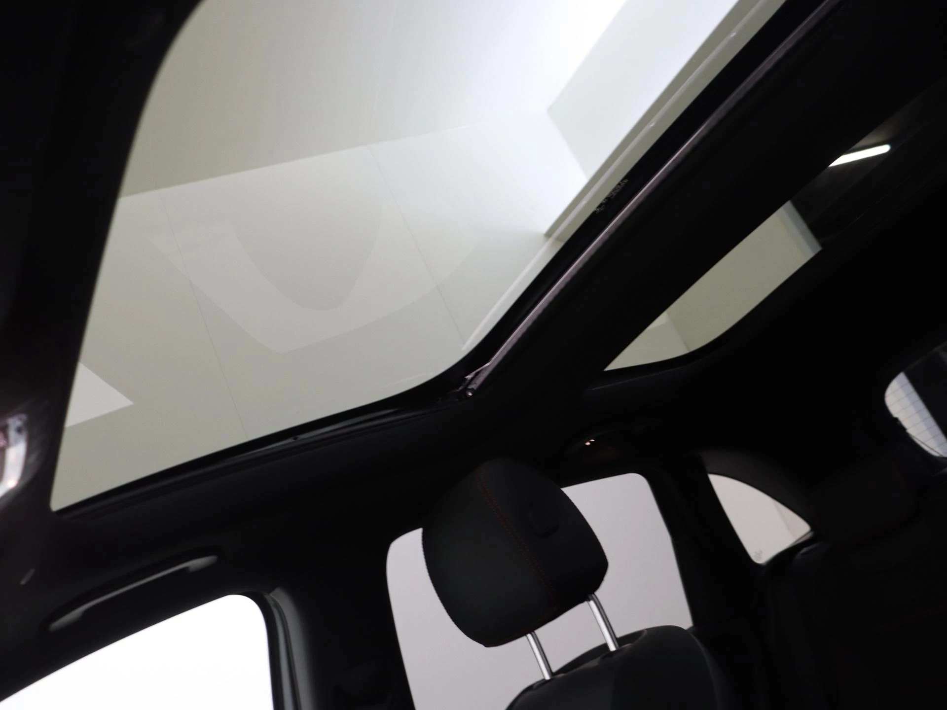 Mercedes-Benz-B-Klasse-image-27