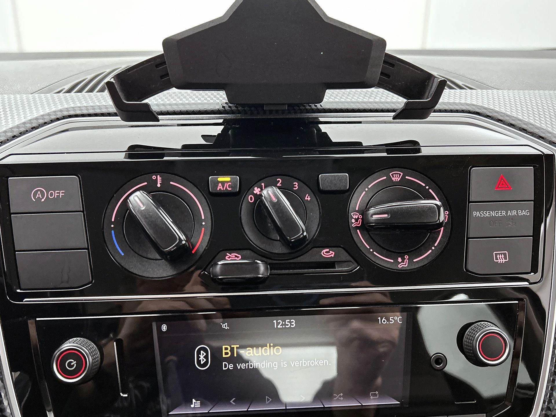 Volkswagen-up!-image-22