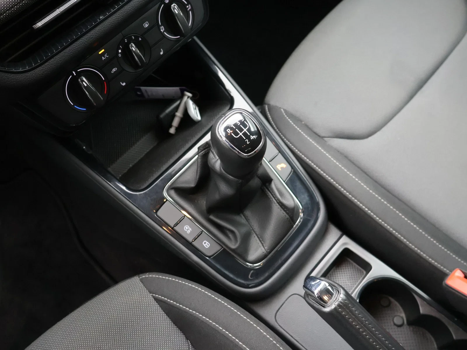 Škoda Fabia Fabia Selection 1.0i 80PK *VIRTUAL COCKPIT*CAMERA*PDC*APP-CONNECT*PDC*CRUISE*...*