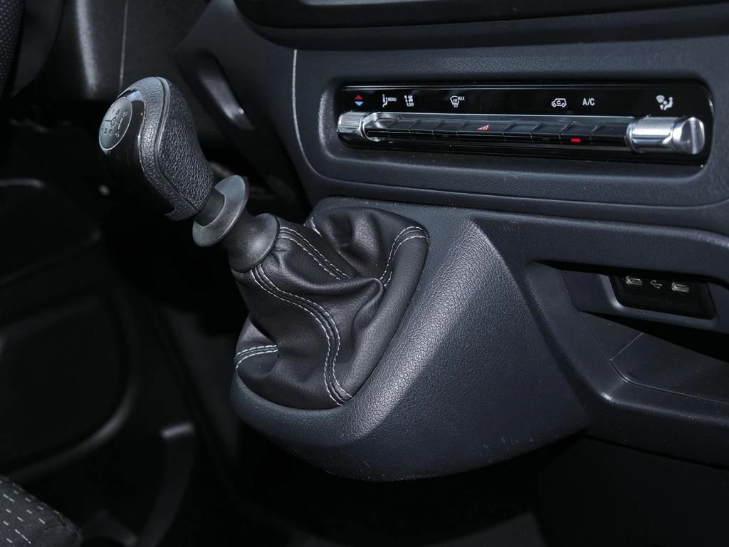 Mercedes-Benz-Vito 116-image-11