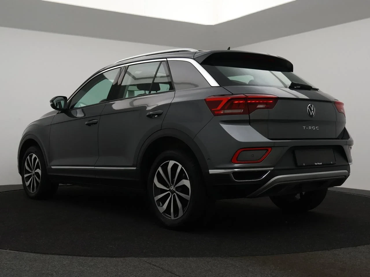 Volkswagen-T-Roc-image-12