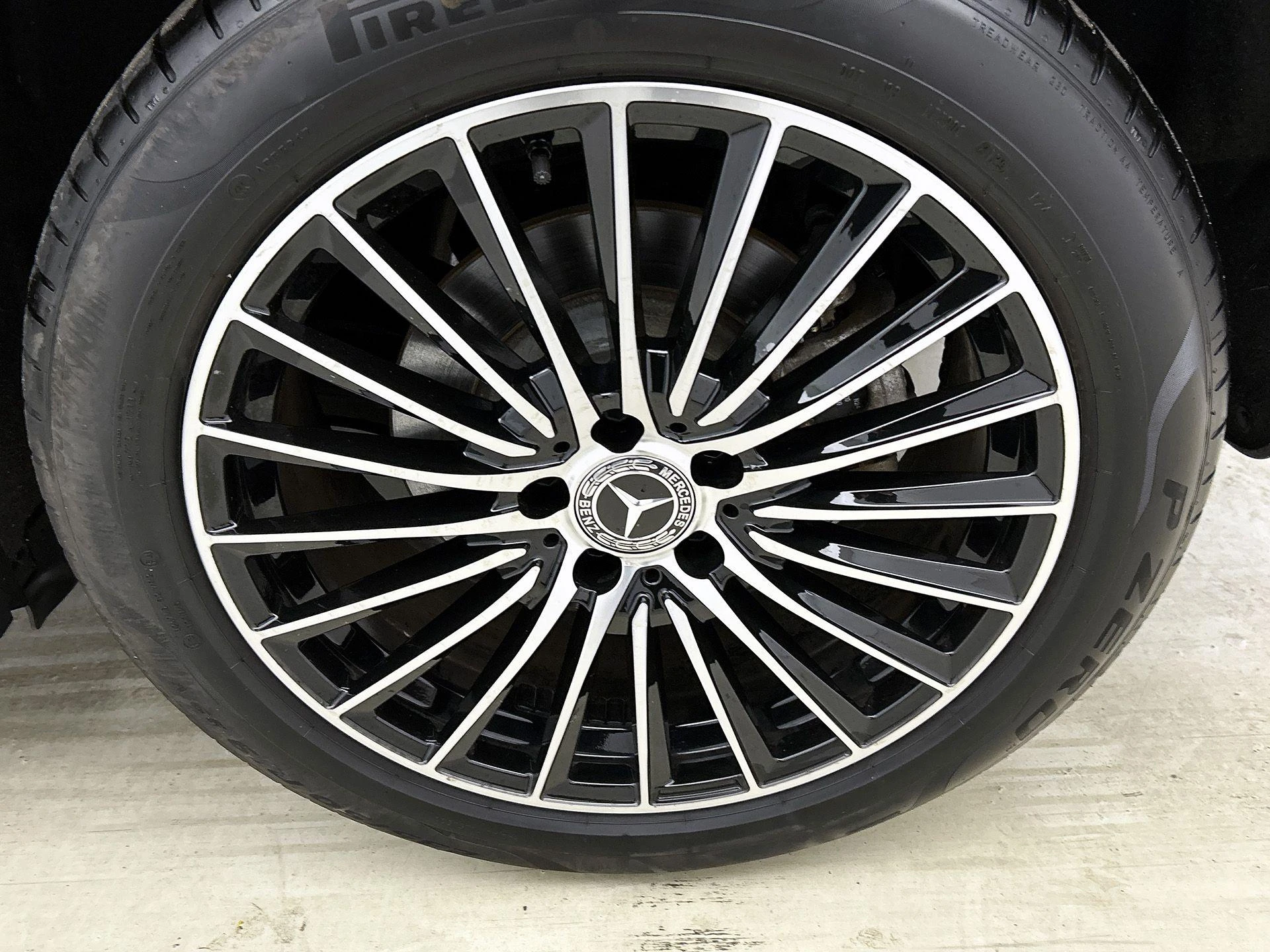 Mercedes-Benz-GLA-image-36