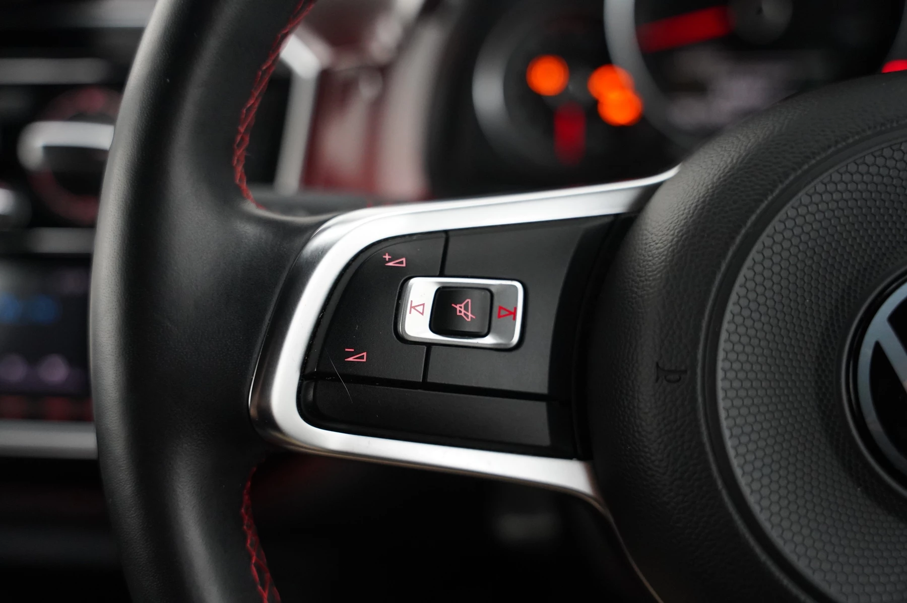 Volkswagen-up!-image-16