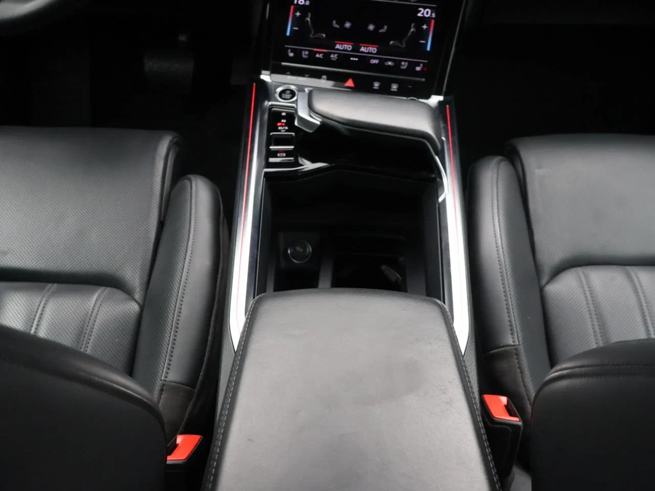 Audi e-tron Sportback Audi e-tron Sportback 2X-S line 55 QUATTRO 408PK *PANODAK*LEDER*CAMERA*PDC*VRTIUAL COCKPIT*ACC*NAVI*APP-CONNECT*...*