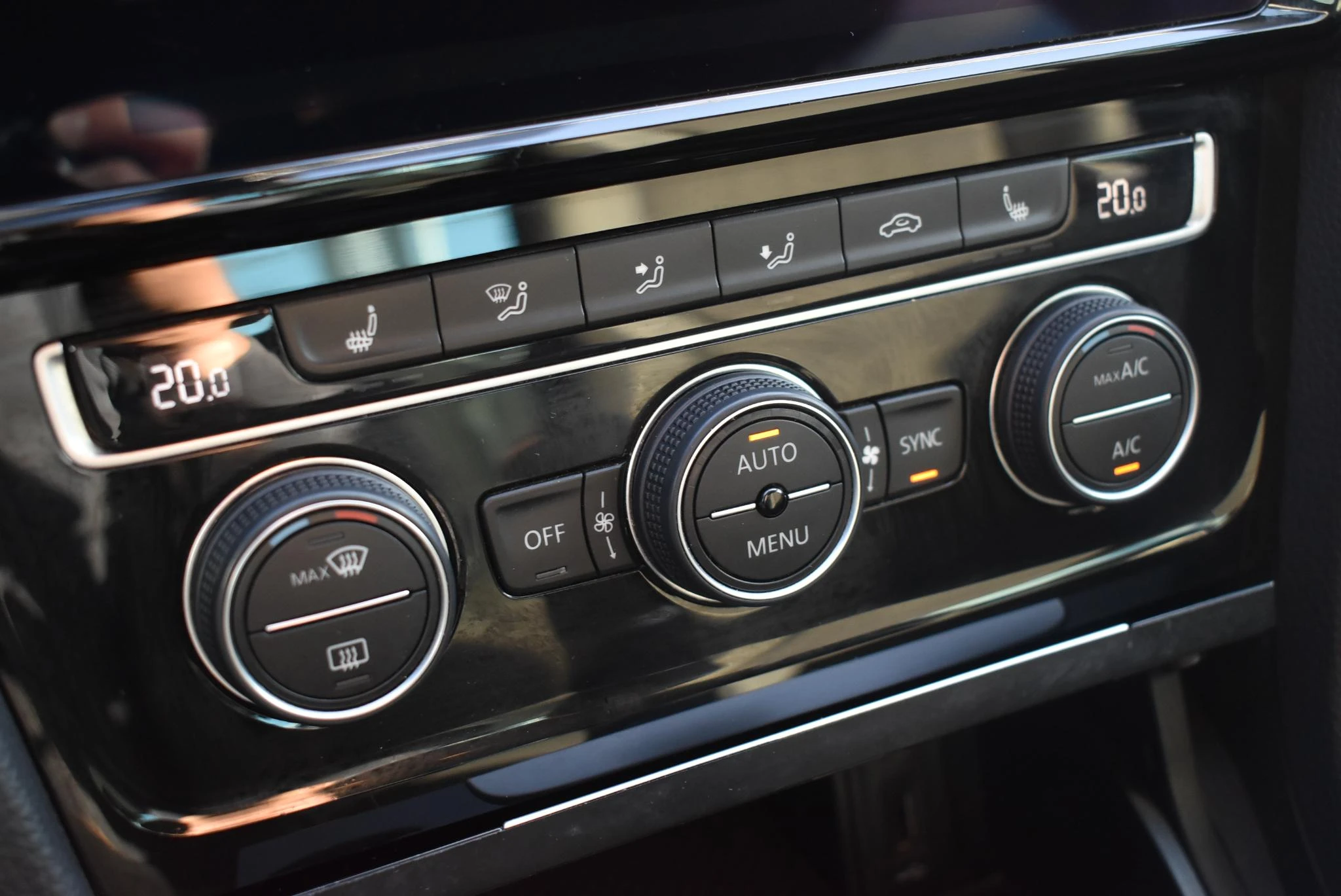 Volkswagen-Golf-image-29