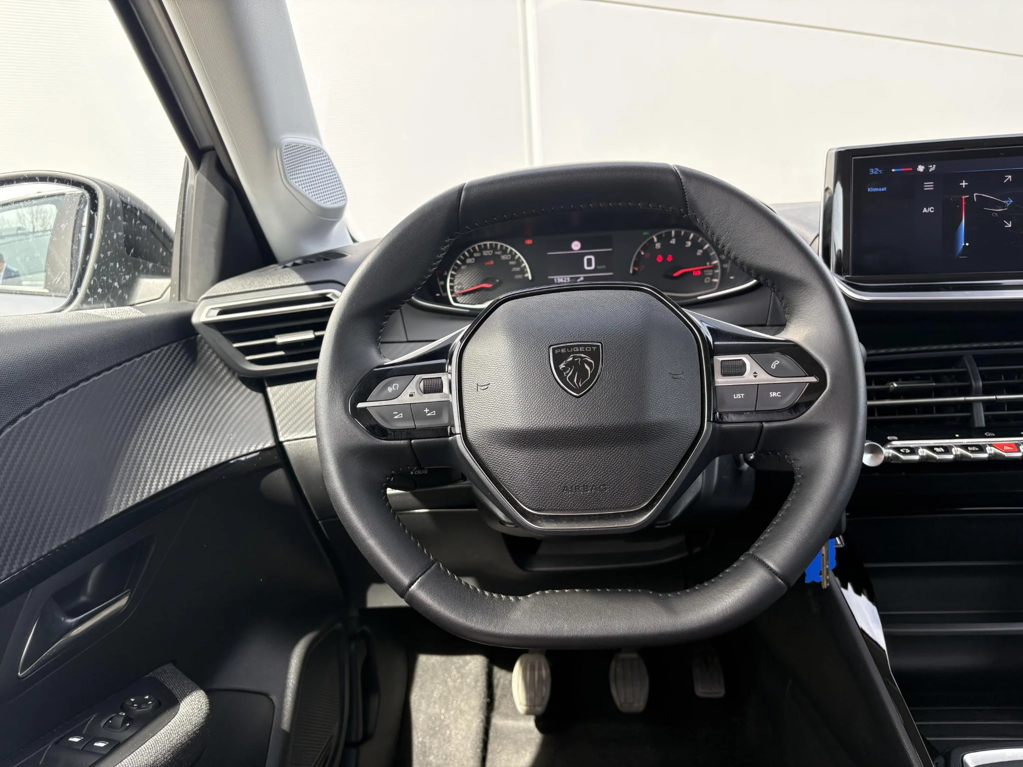 Peugeot-208-image-16