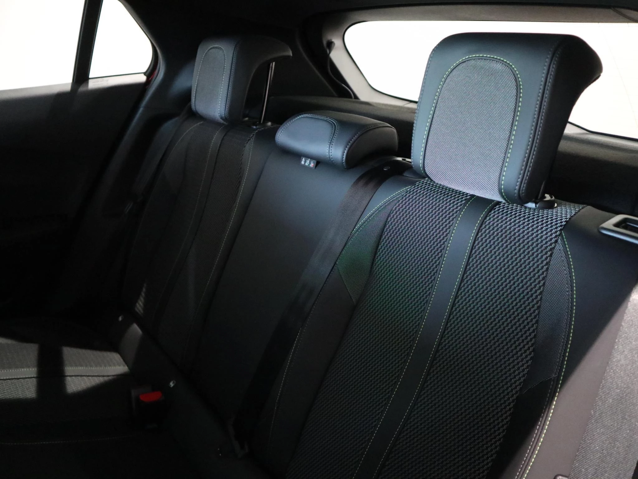 Peugeot-e-2008-image-5