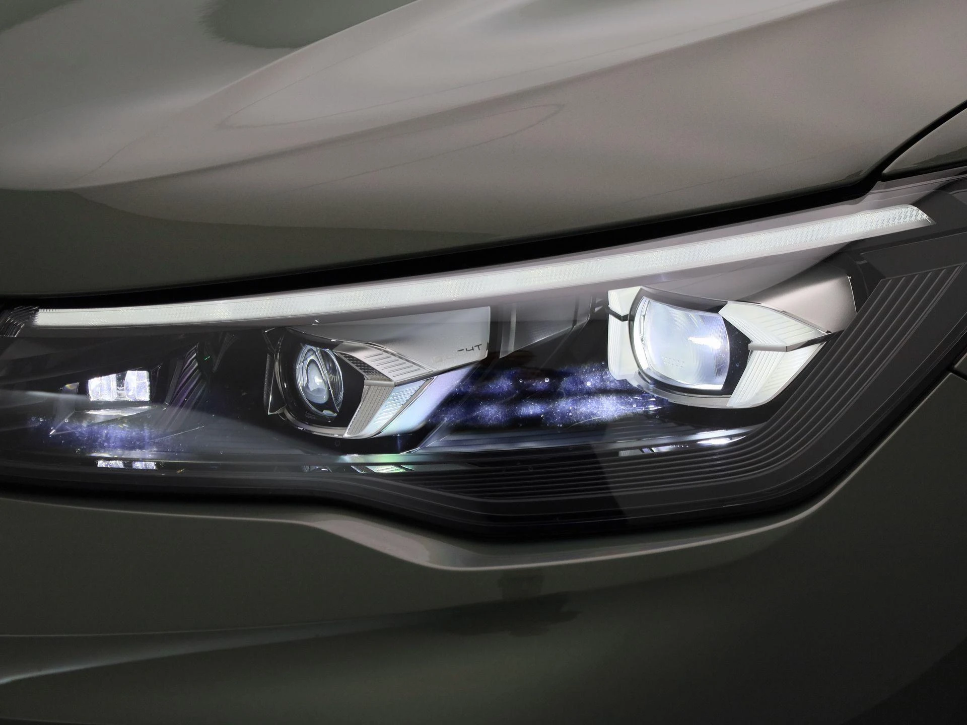 Volkswagen-Tiguan-image-16