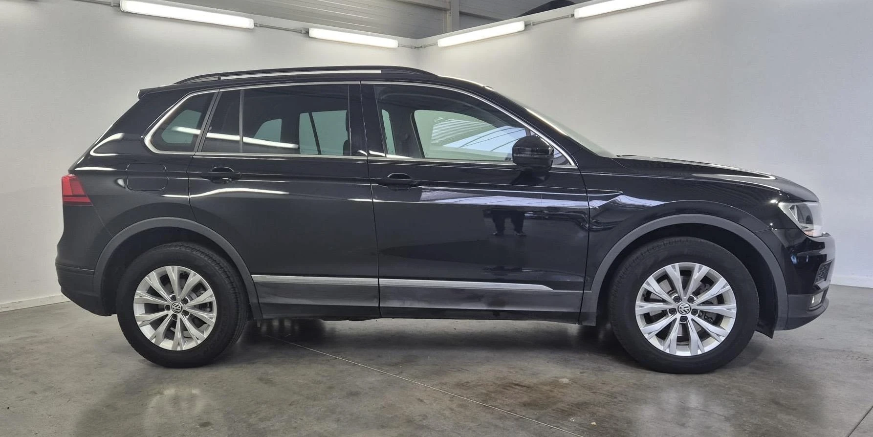 Volkswagen-Tiguan-image-6