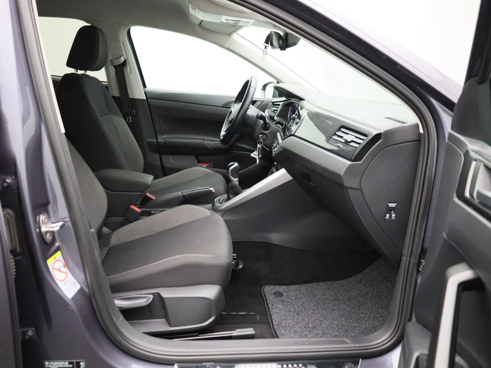 Volkswagen-Polo-image-29