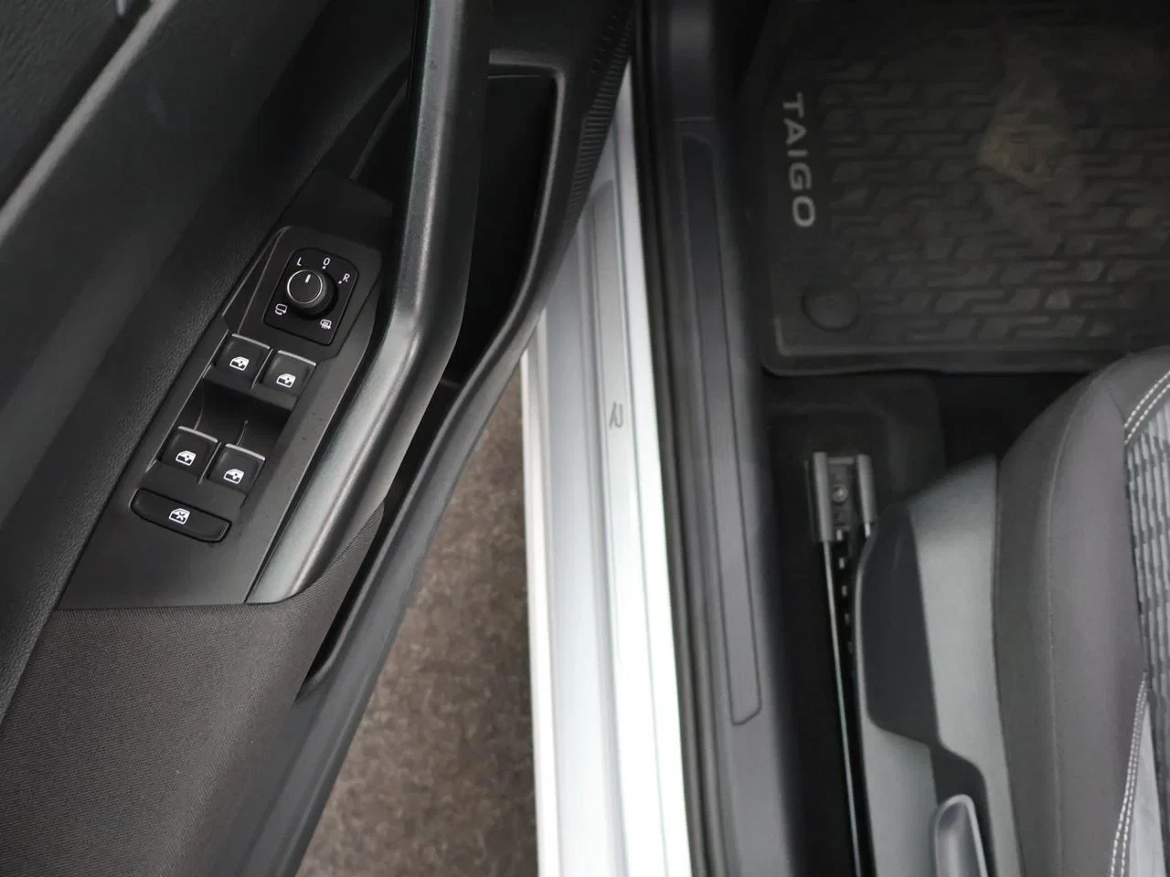 Volkswagen Taigo VW Taigo 1. TSI R-Line 116PK *AUTOMAAT*PANODAK*CAMERA*ACC*VIRTUAL COCKPIT*NAVI*APP-CONNECT*...*