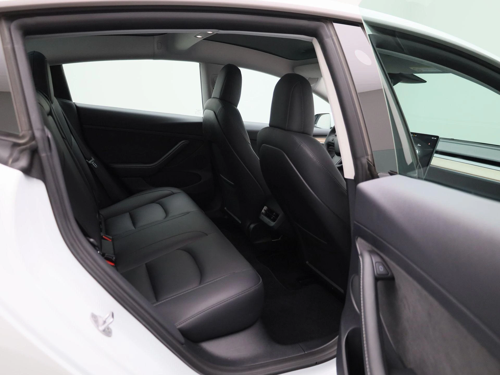 Tesla-Model 3-image-37