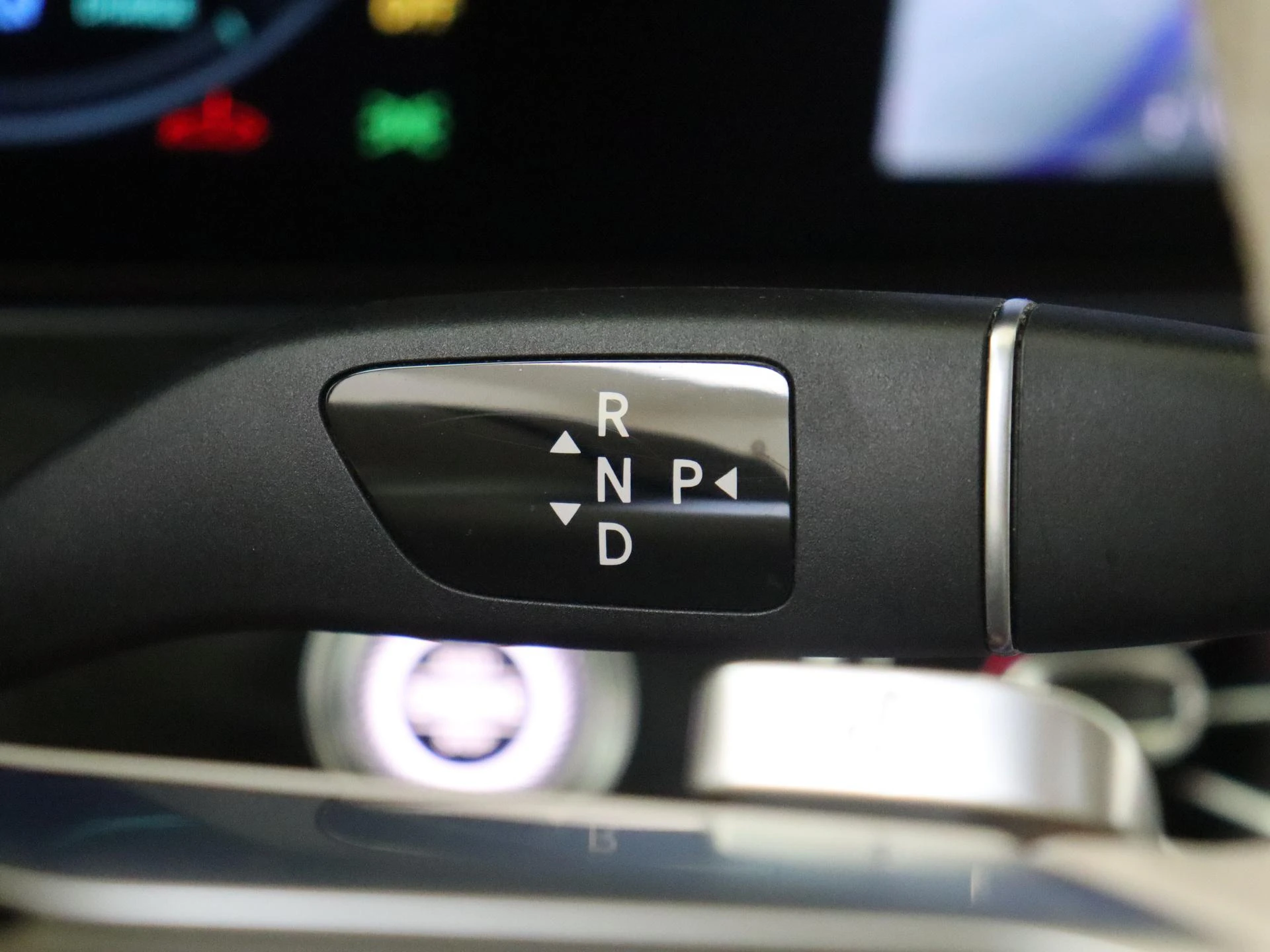 Mercedes-Benz-E-Klasse-image-13