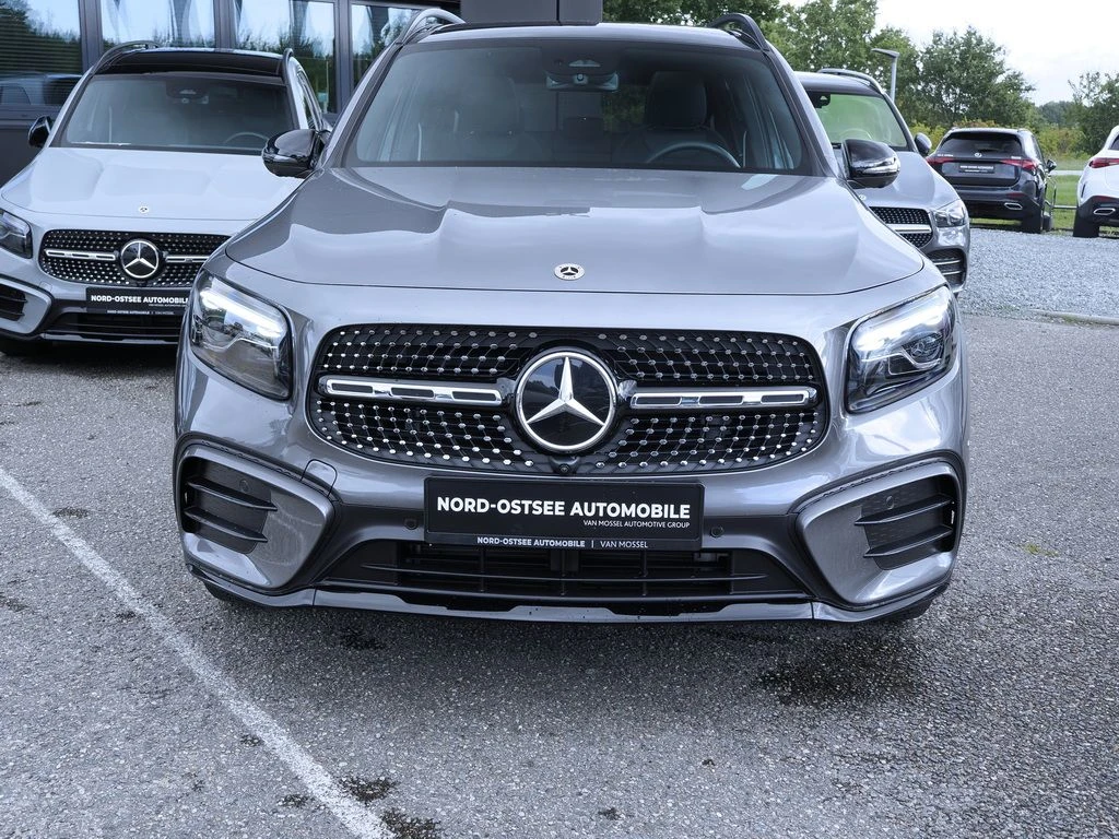 Mercedes-Benz-GLB 200 d-image-3