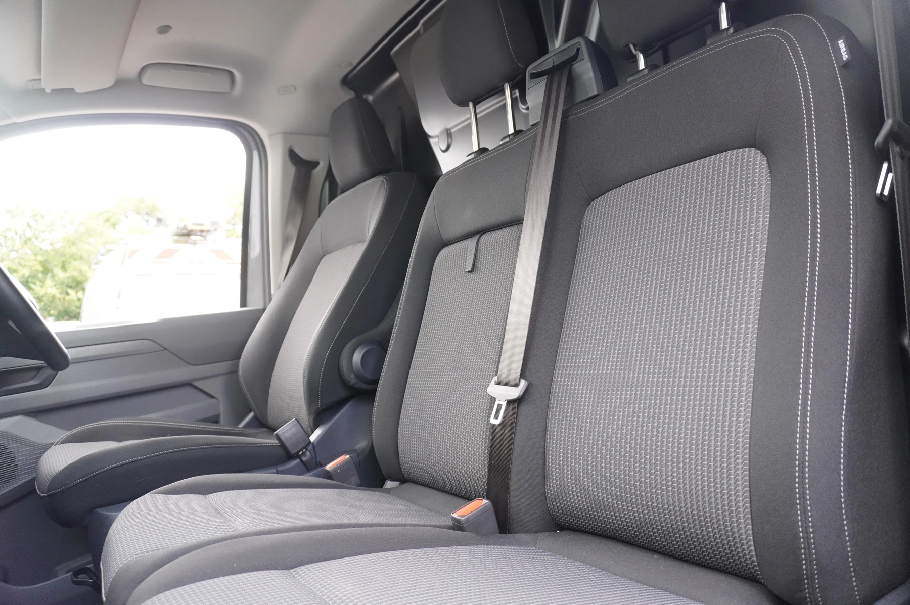 Volkswagen-Transporter-image-7