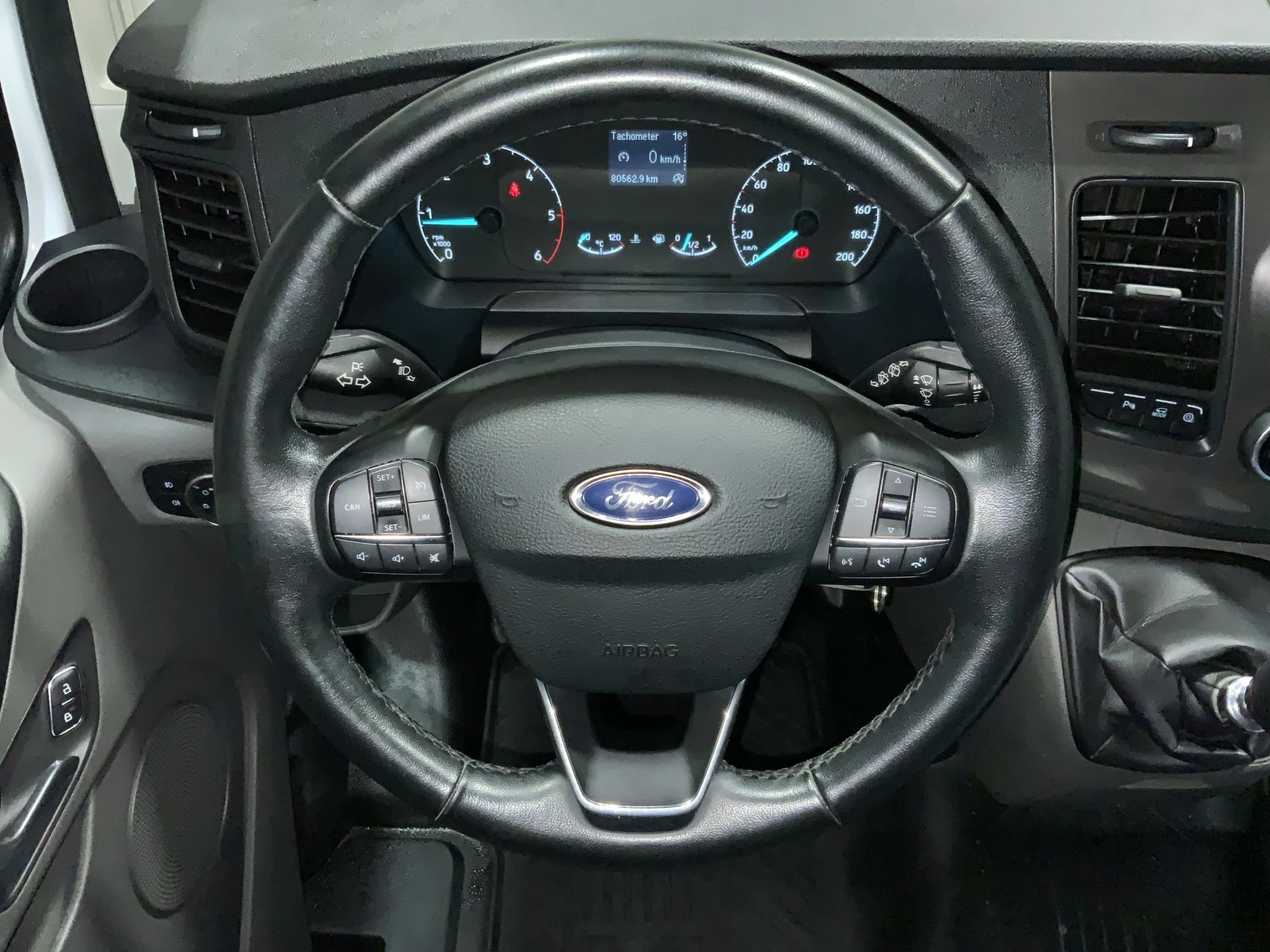 Ford-Transit Custom-image-11
