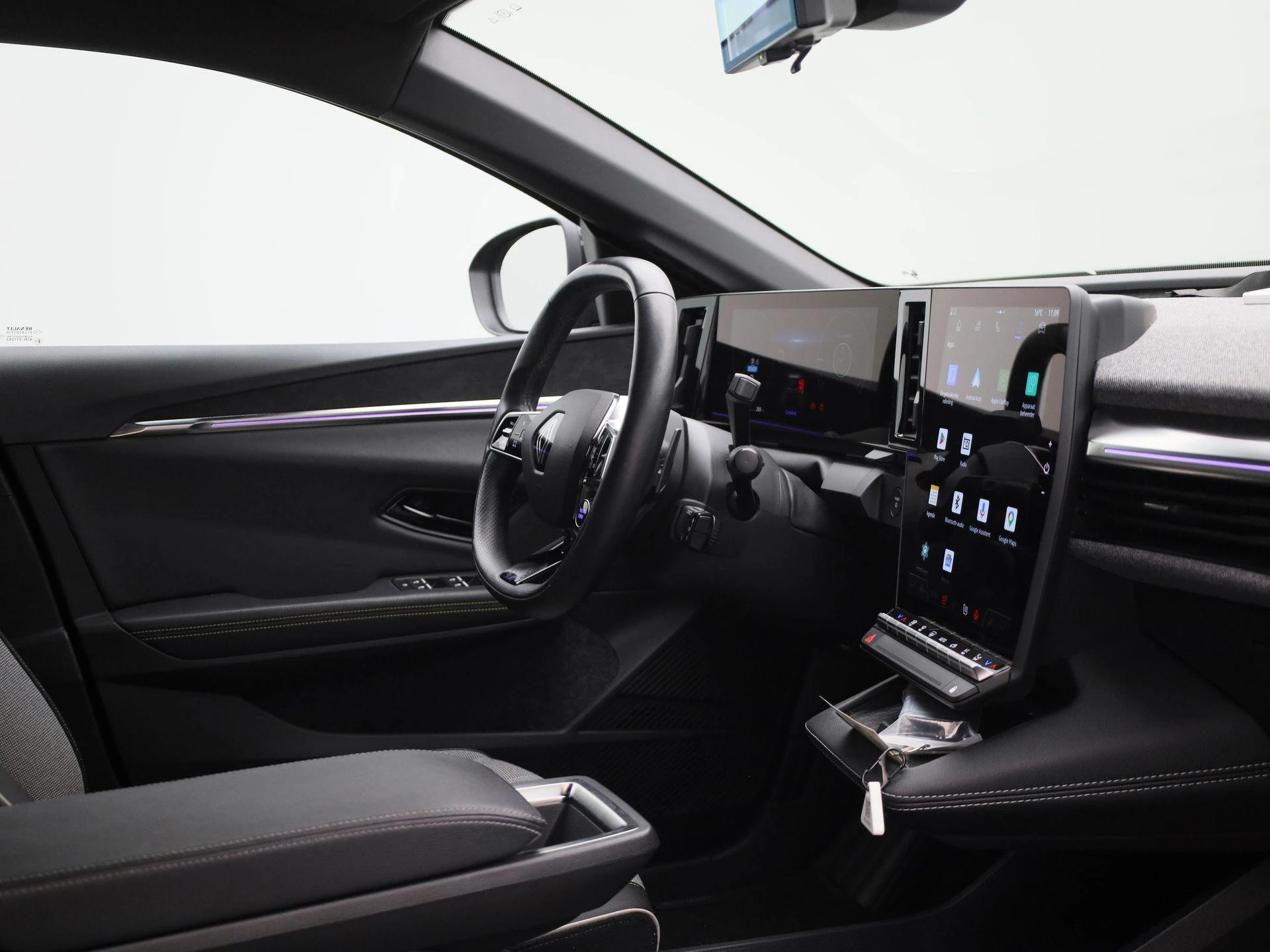 Renault-Megane E-Tech-image-30