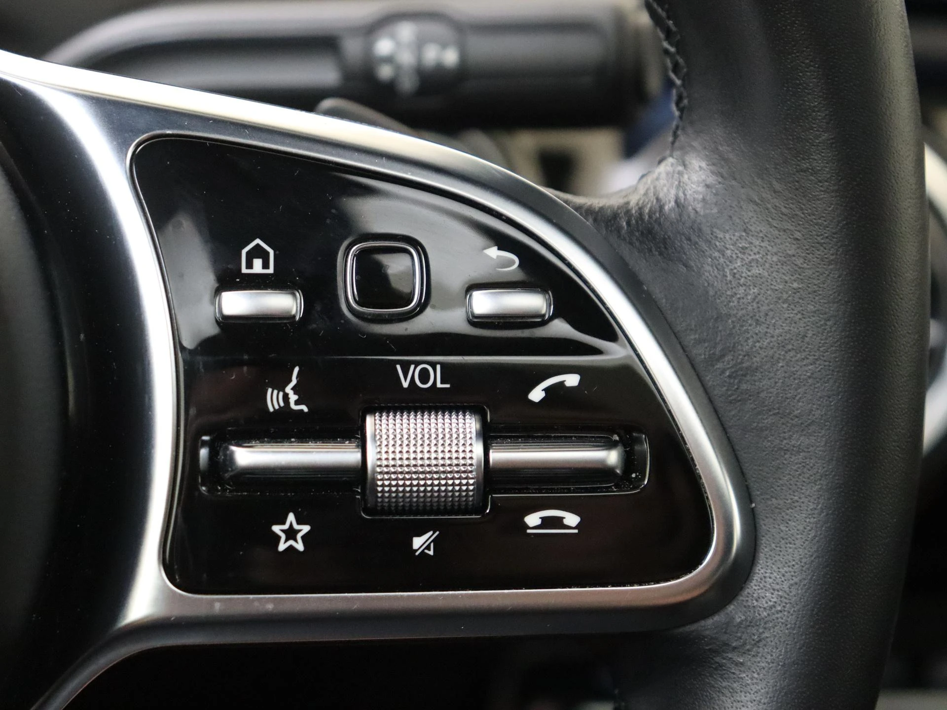 Mercedes-Benz-CLA-image-13