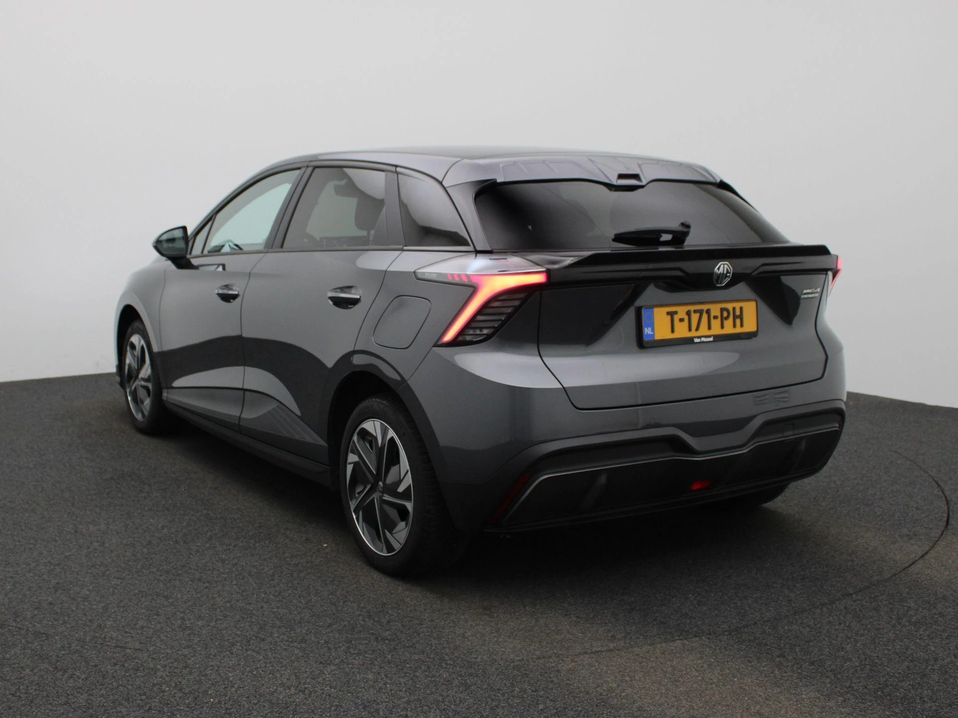 MG-MG4 EV-image-1