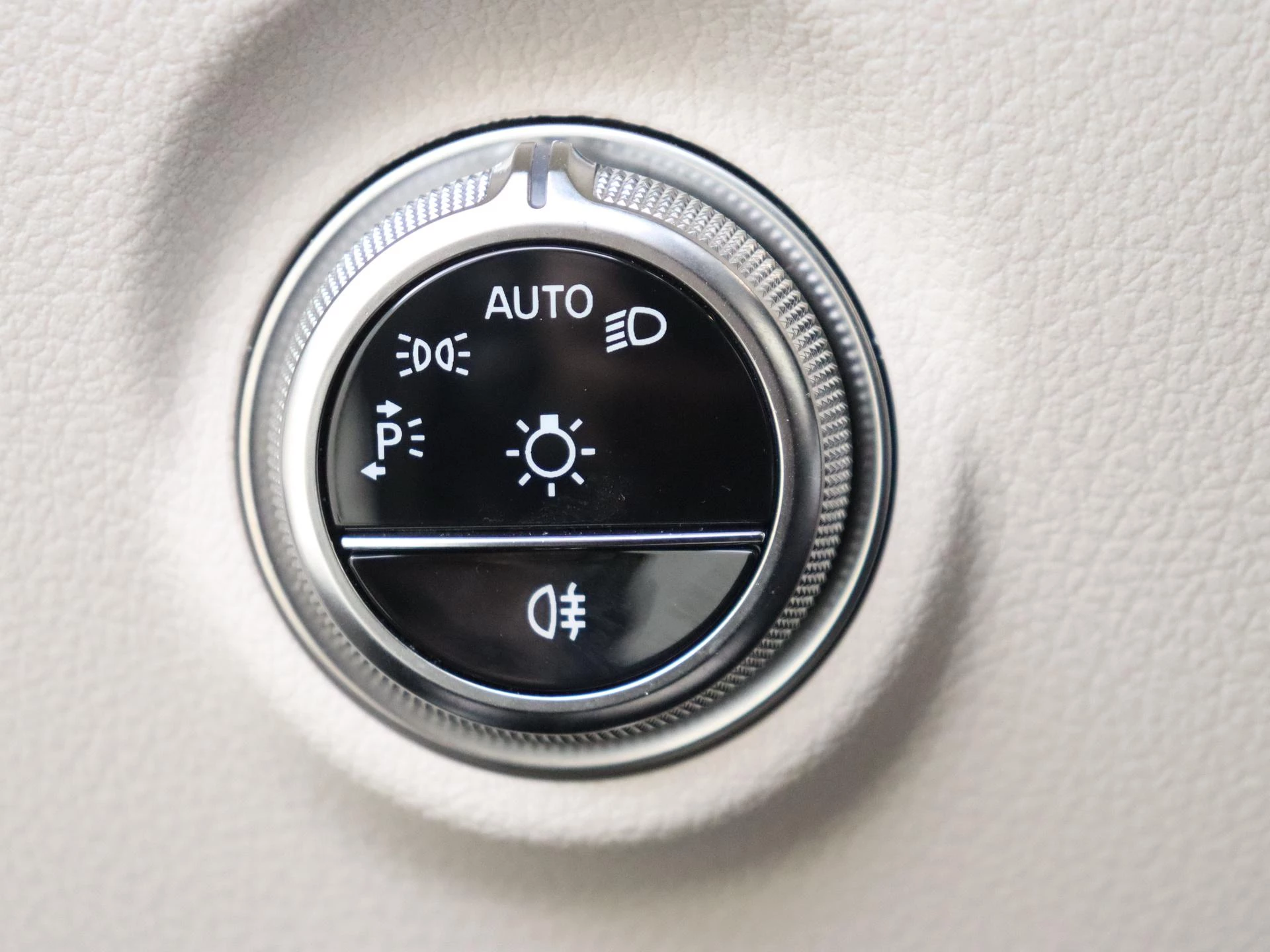 Mercedes-Benz-CLE-image-23