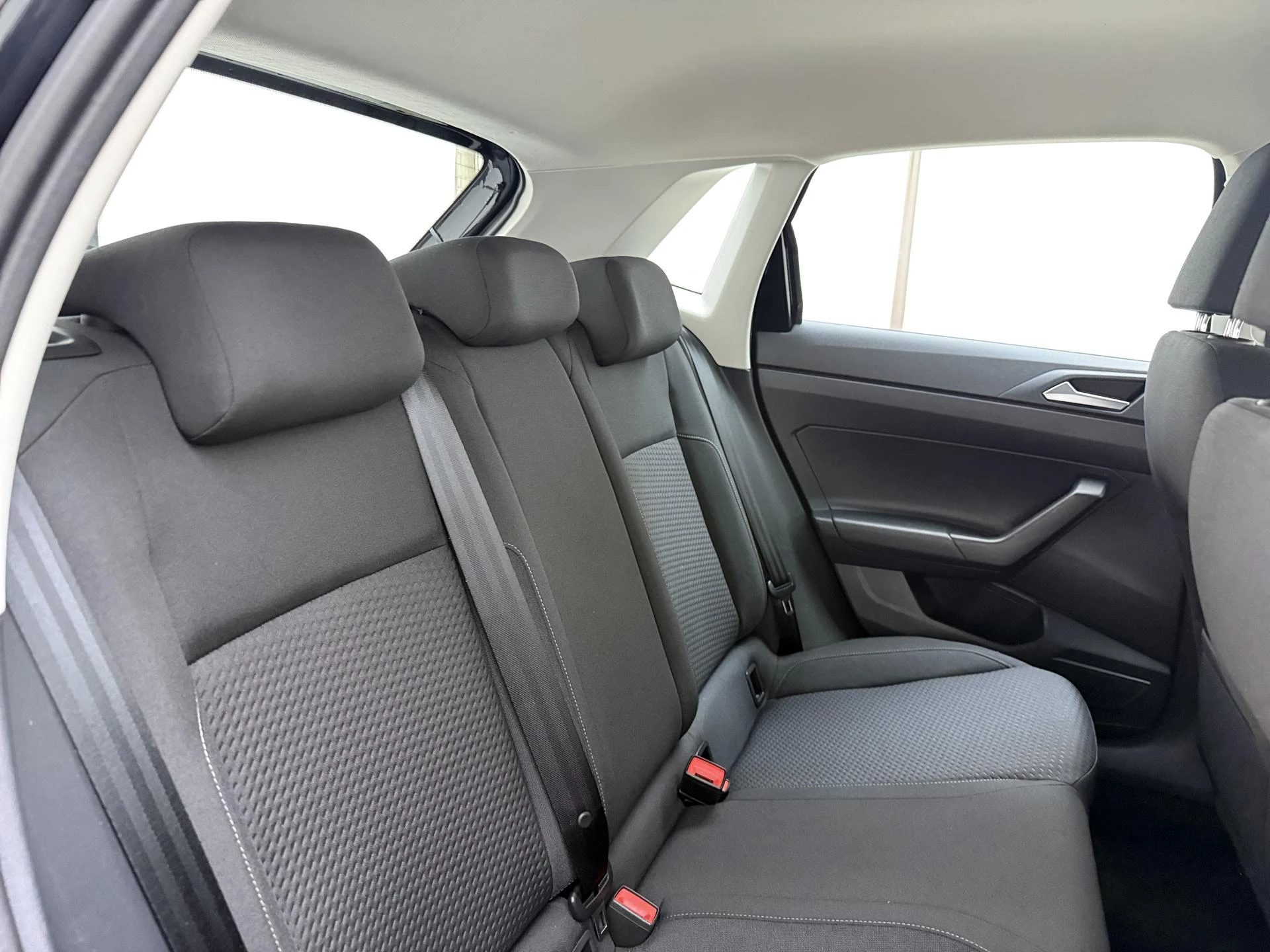 Volkswagen-Polo-image-4
