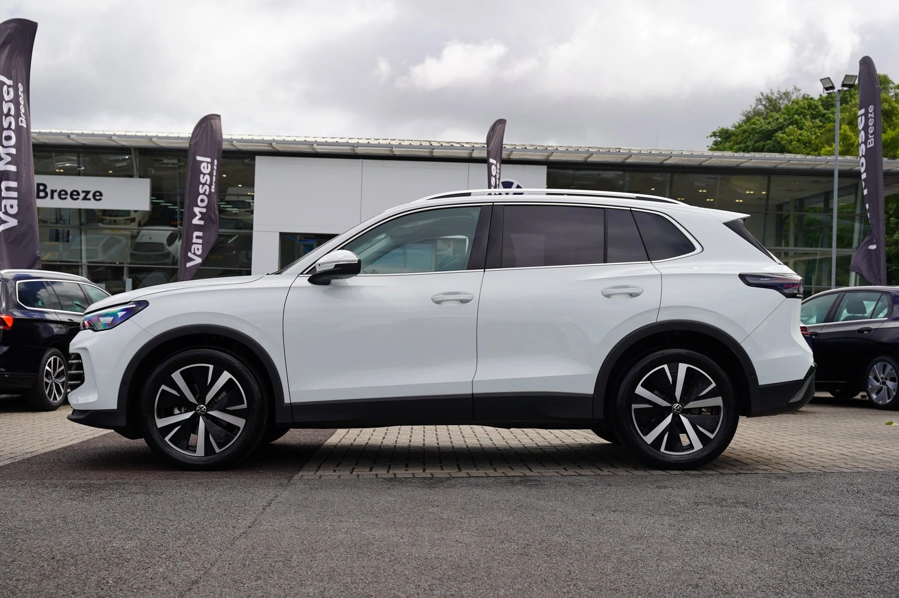 Volkswagen-Tiguan-image-13