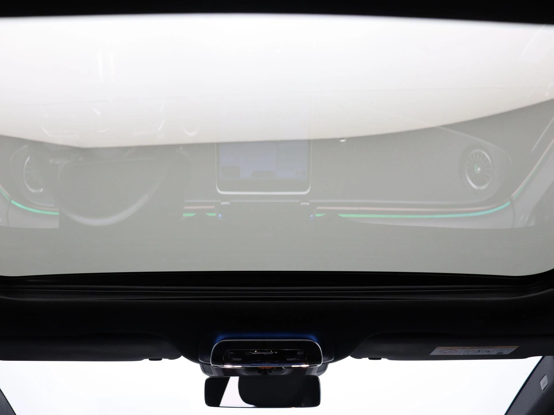 Mercedes-Benz-EQE-image-15