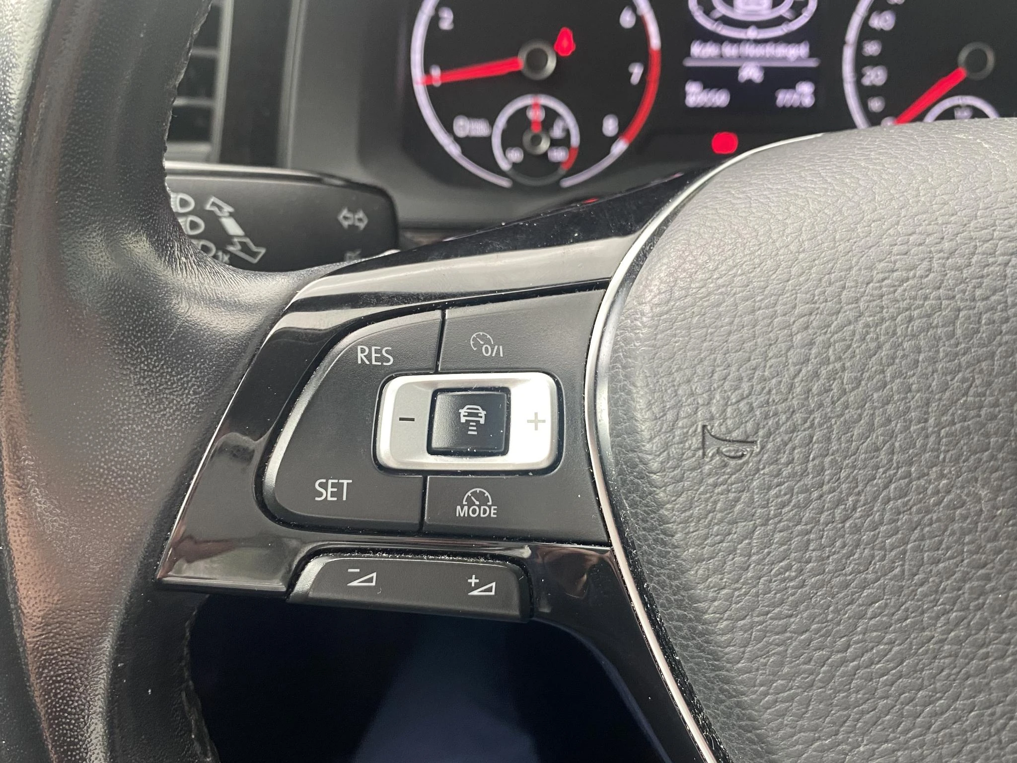 Volkswagen-Polo-image-7
