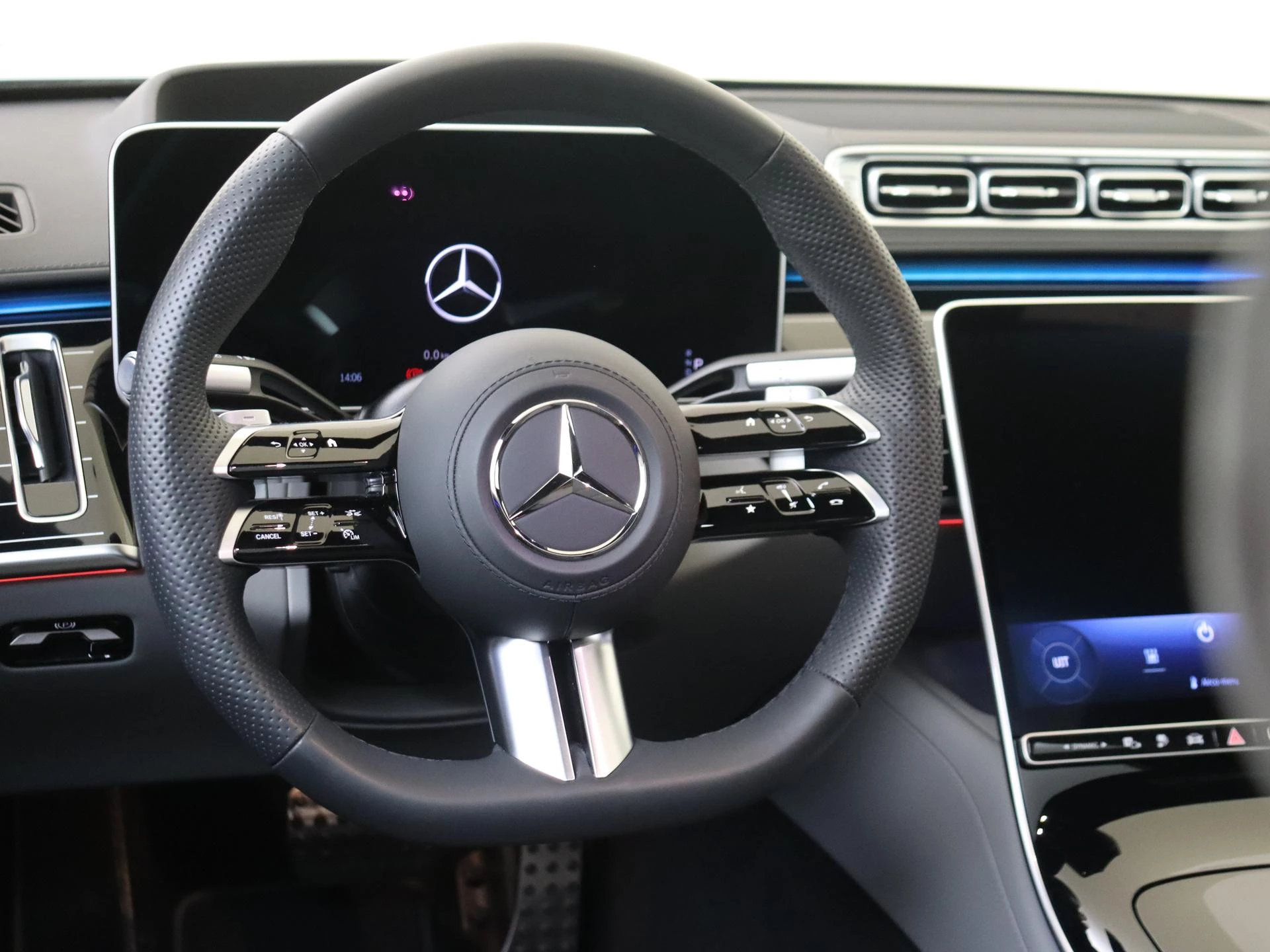 Mercedes-Benz-S-Klasse-image-9