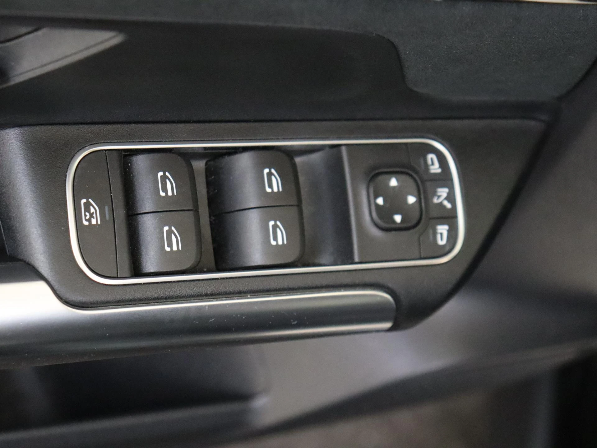 Mercedes-Benz-GLA-image-25