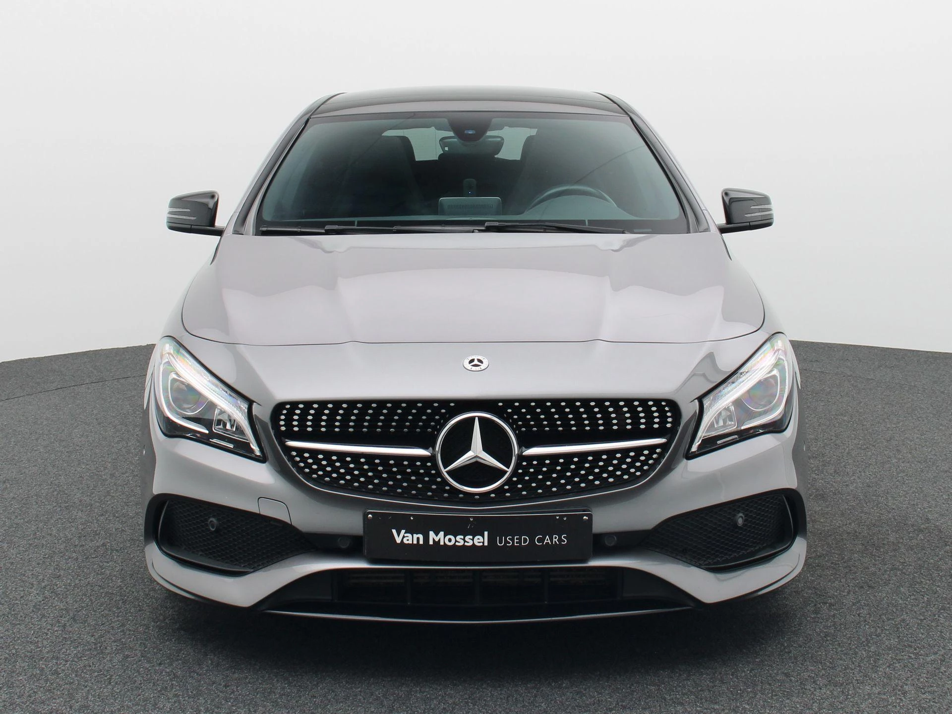 Mercedes-Benz CLA 180 AMG LINE Shooting Brake + PANORAMISCH DAK + CAMERA + NIGHTPAKKET +