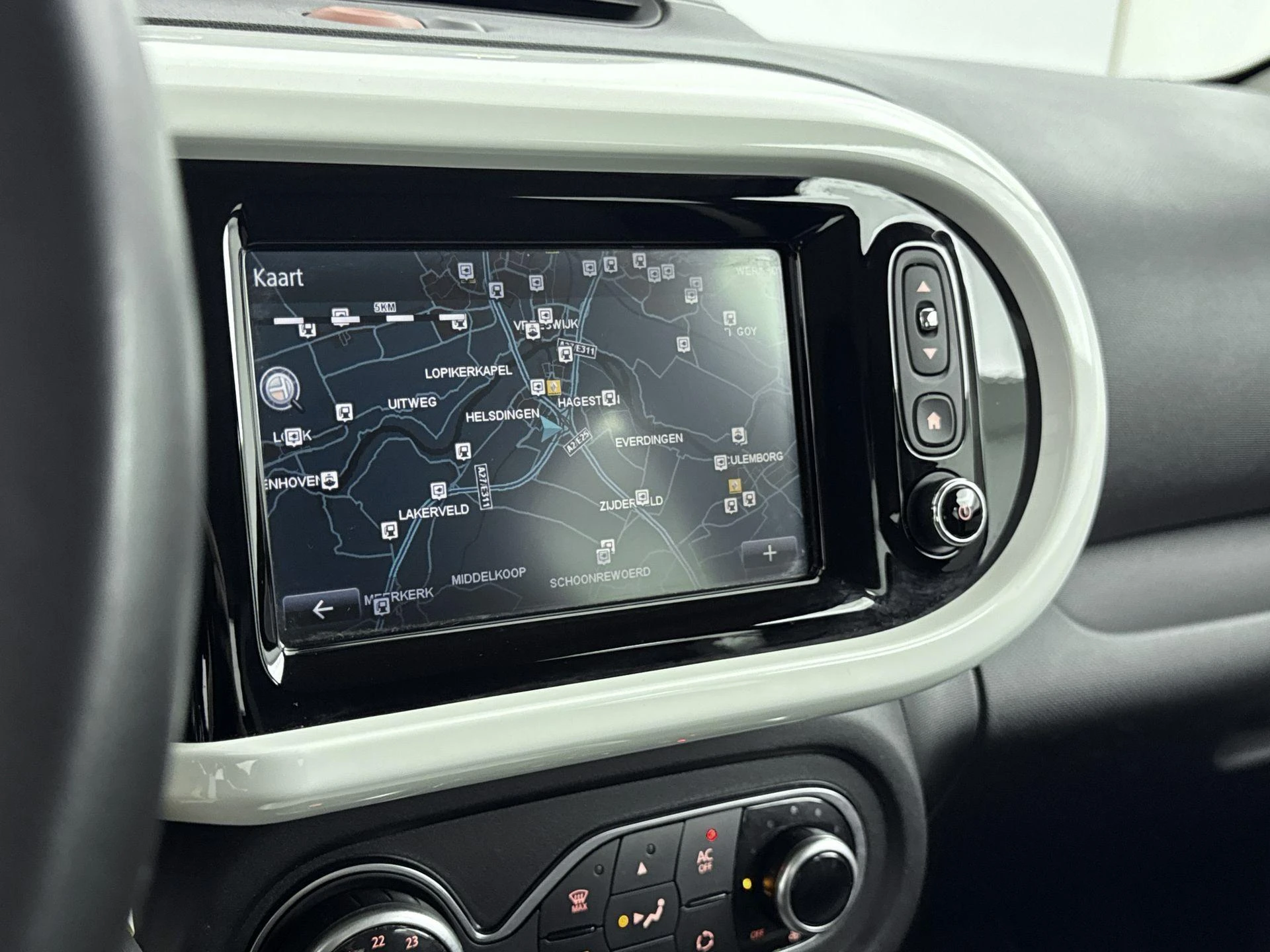 Renault-Twingo-image-13