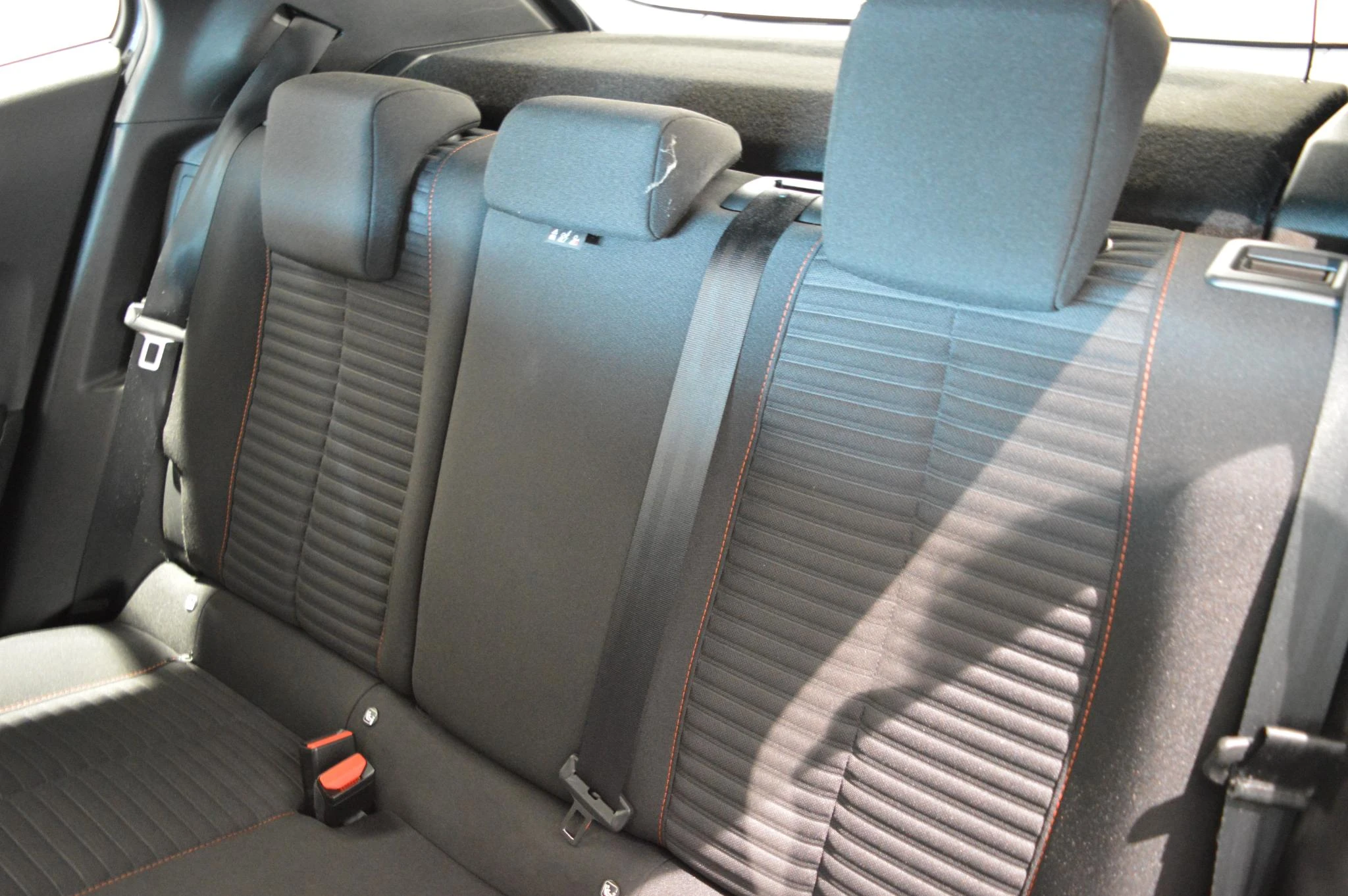 Peugeot-e-2008-image-9