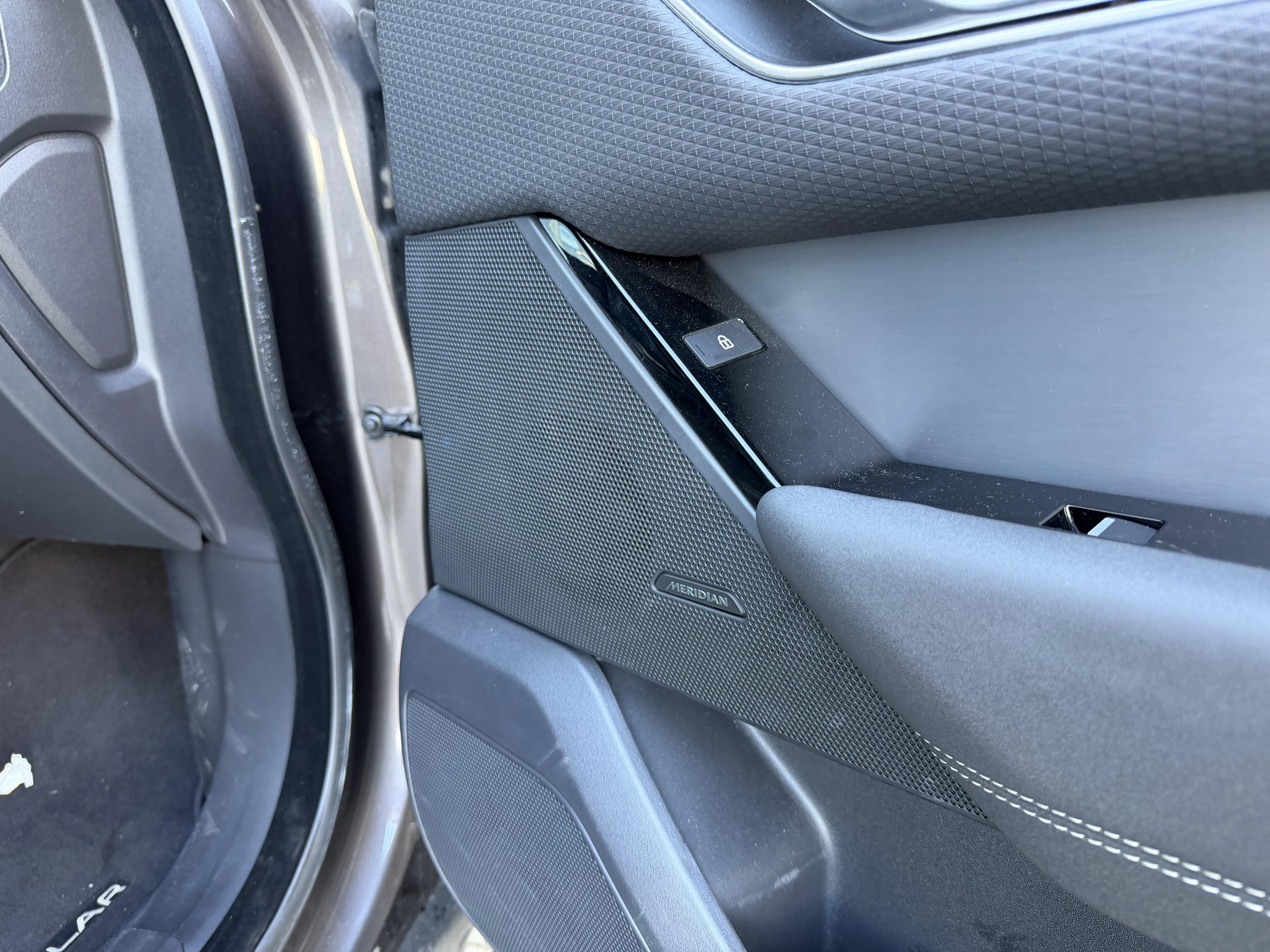 Land Rover Range Rover Velar P400e R-Dynamic S