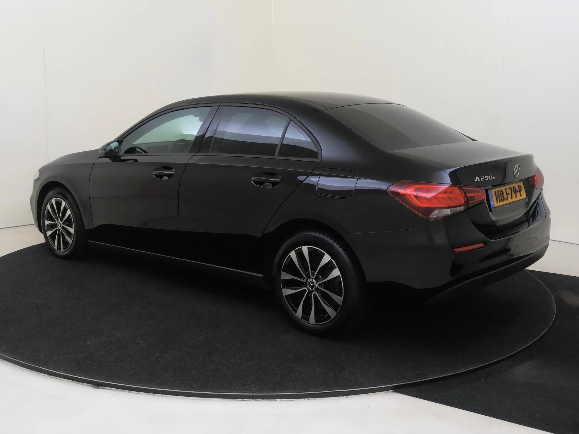 Mercedes-Benz-A-Klasse-image-2