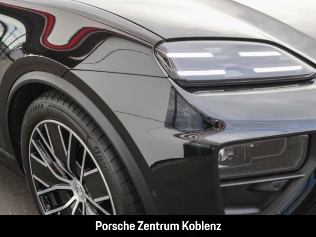 Porsche Macan 4 -