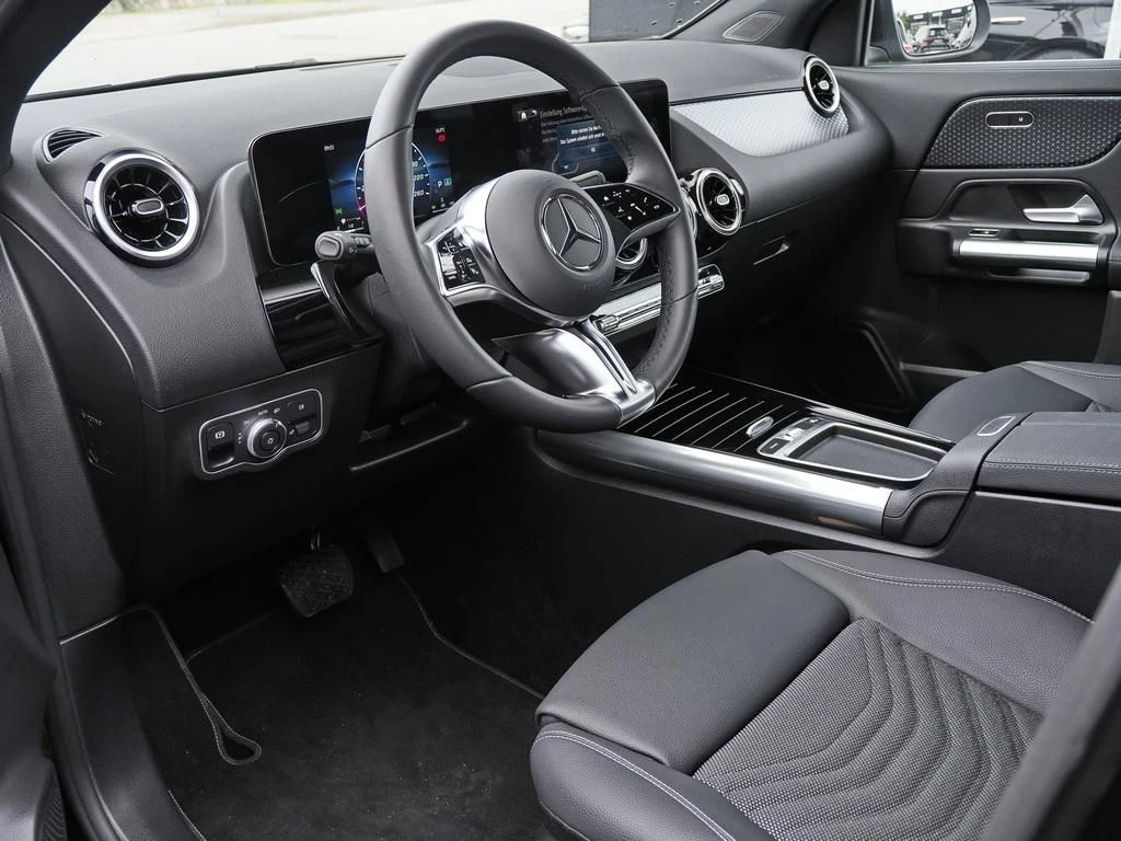 Mercedes-Benz-GLA 200 d-image-8
