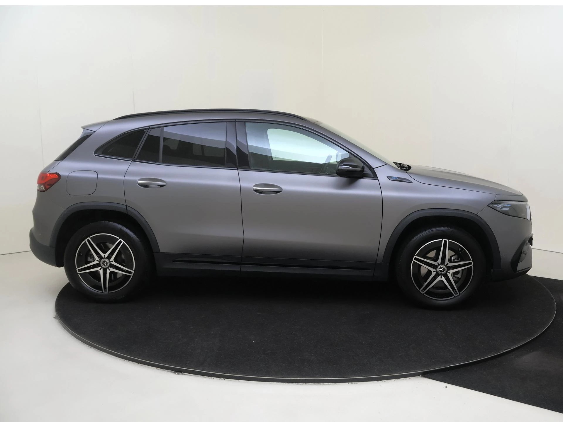 Mercedes-Benz-EQA-image-8