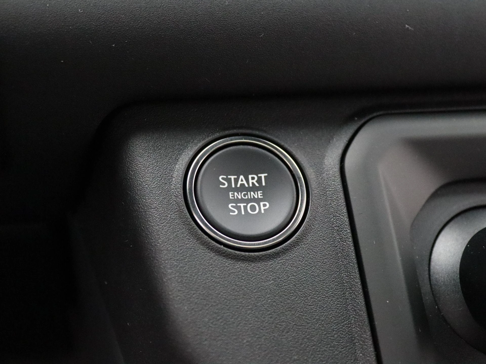 Land Rover-Defender-image-16